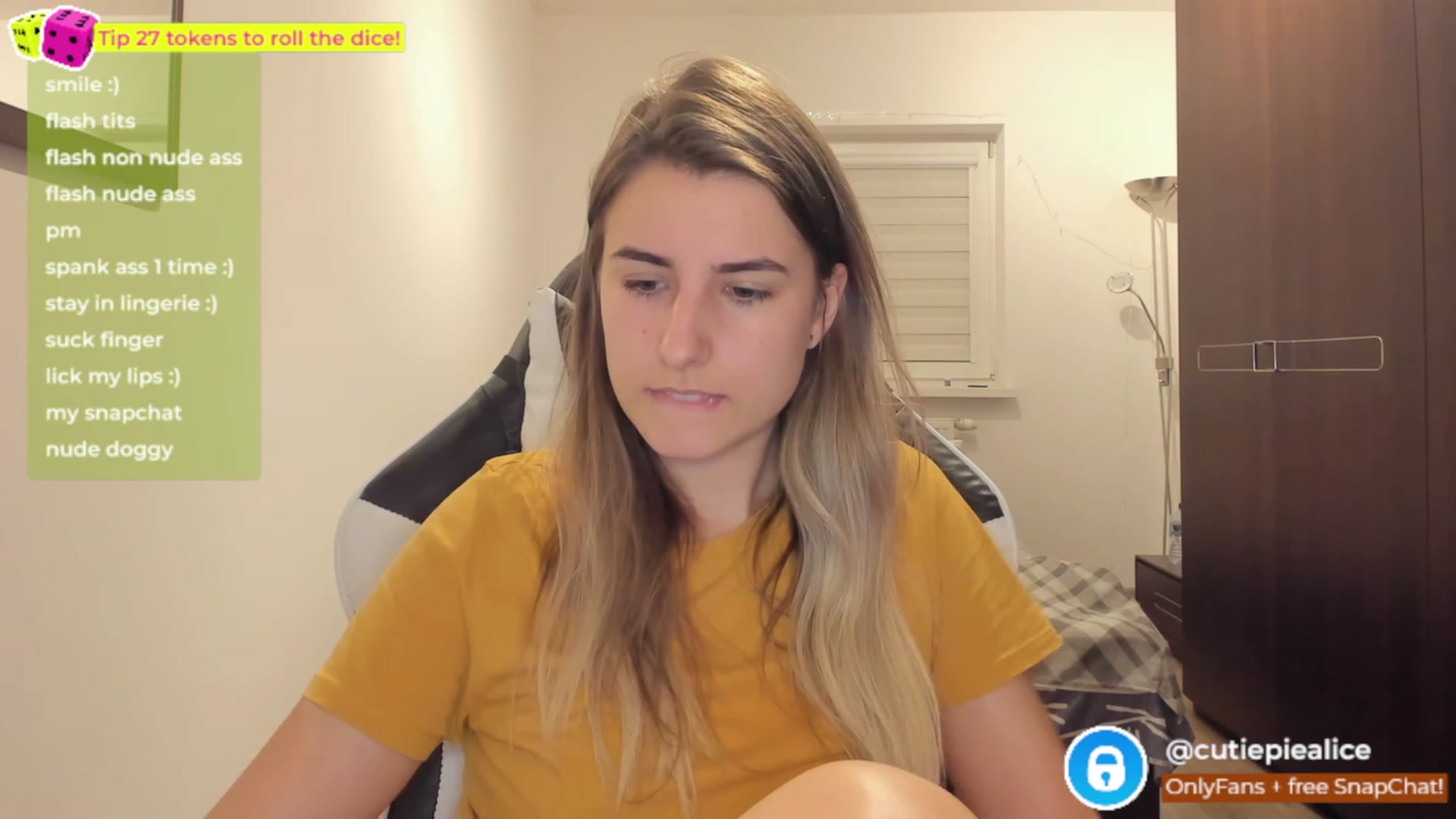 Gallery image thumbnail from TooBoringGirl's myfreecams stream on, 11/17/2022, 02:36 image 3 of 20