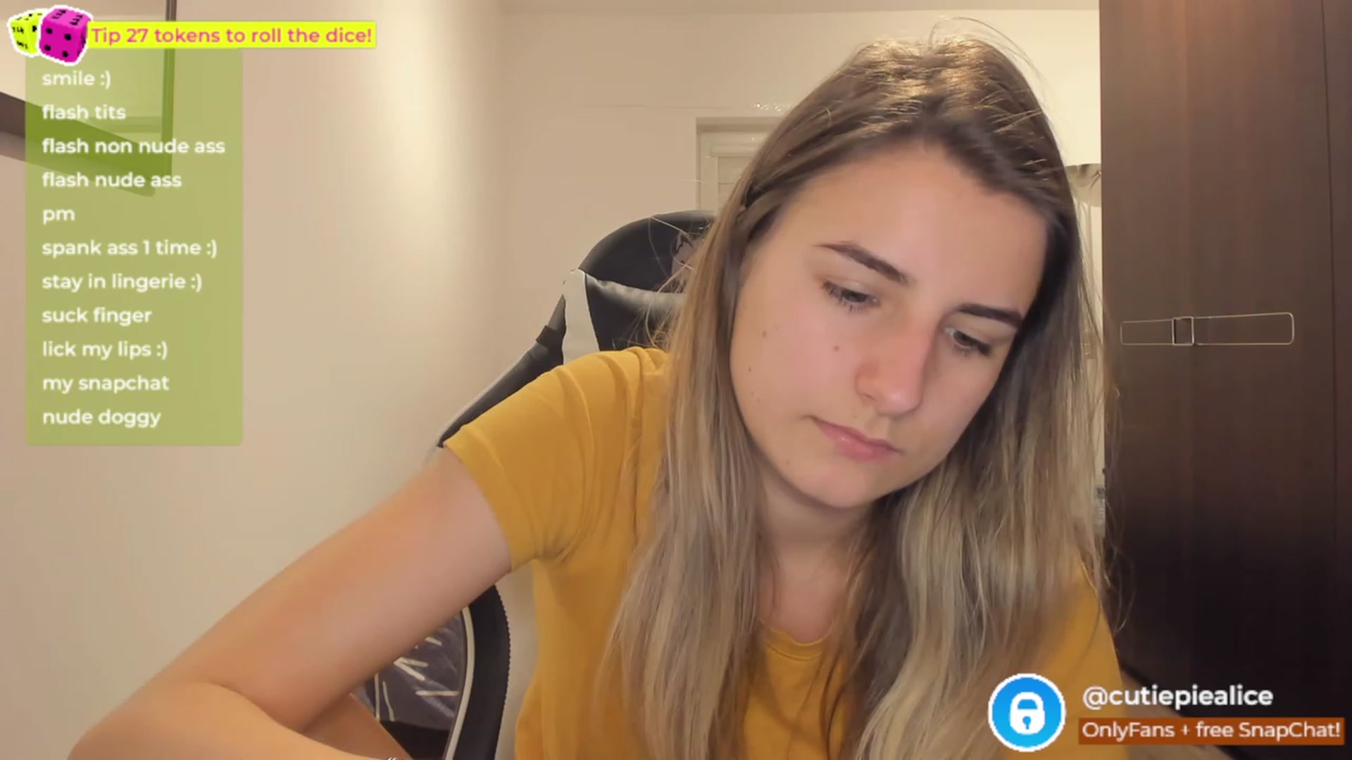 Gallery image thumbnail from TooBoringGirl's myfreecams stream on, 11/17/2022, 02:36 image 16 of 20