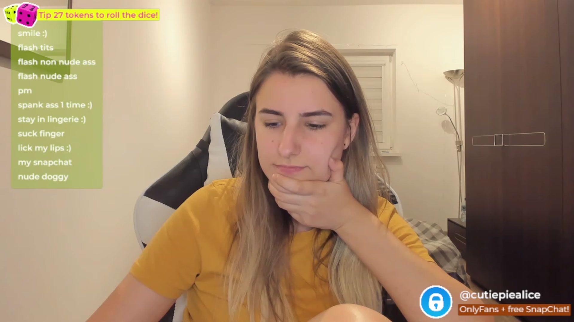 Gallery image thumbnail from TooBoringGirl's myfreecams stream on, 11/17/2022, 02:36 image 4 of 20