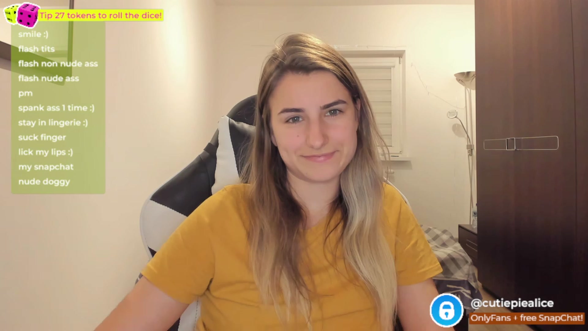 Gallery image thumbnail from TooBoringGirl's myfreecams stream on, 11/17/2022, 02:36 image 7 of 20