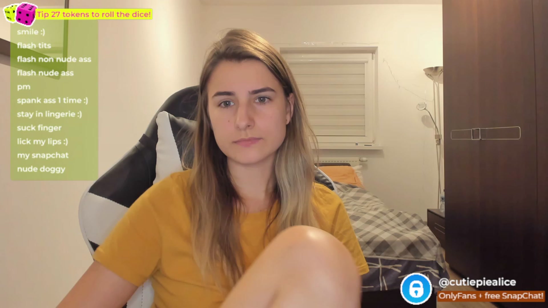 Gallery image thumbnail from TooBoringGirl's myfreecams stream on, 11/17/2022, 02:36 image 8 of 20