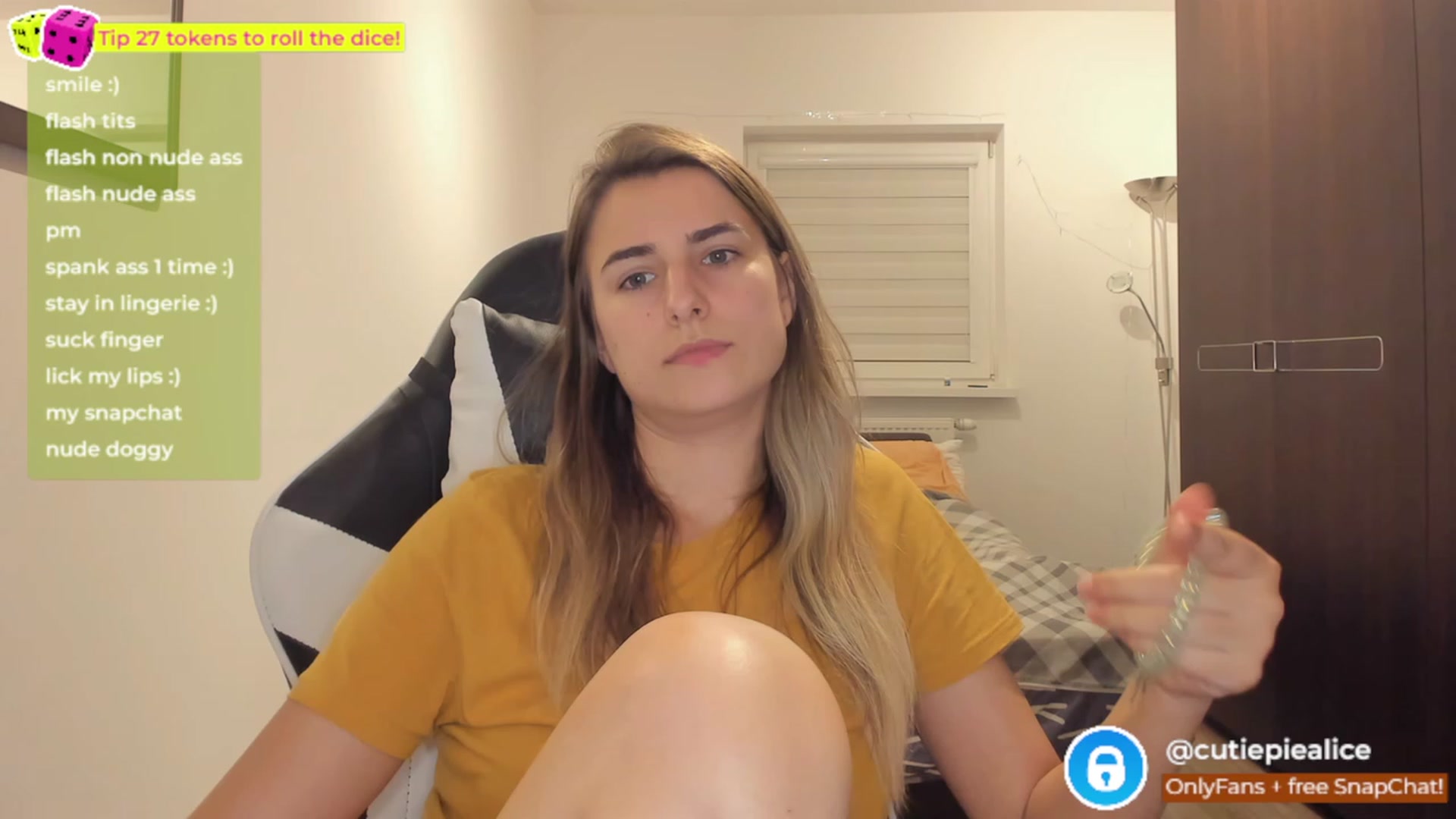 Gallery image thumbnail from TooBoringGirl's myfreecams stream on, 11/17/2022, 02:36 image 10 of 20