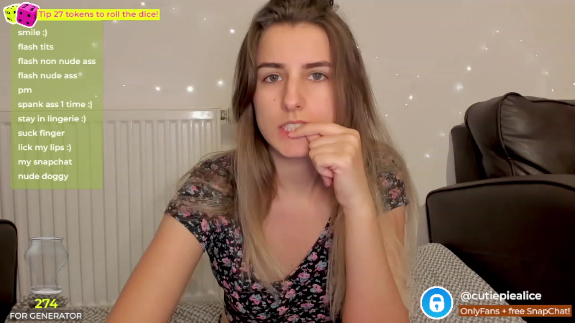 Gallery image thumbnail from TooBoringGirl's myfreecams stream on, 11/19/2022, 18:36 image 10 of 20
