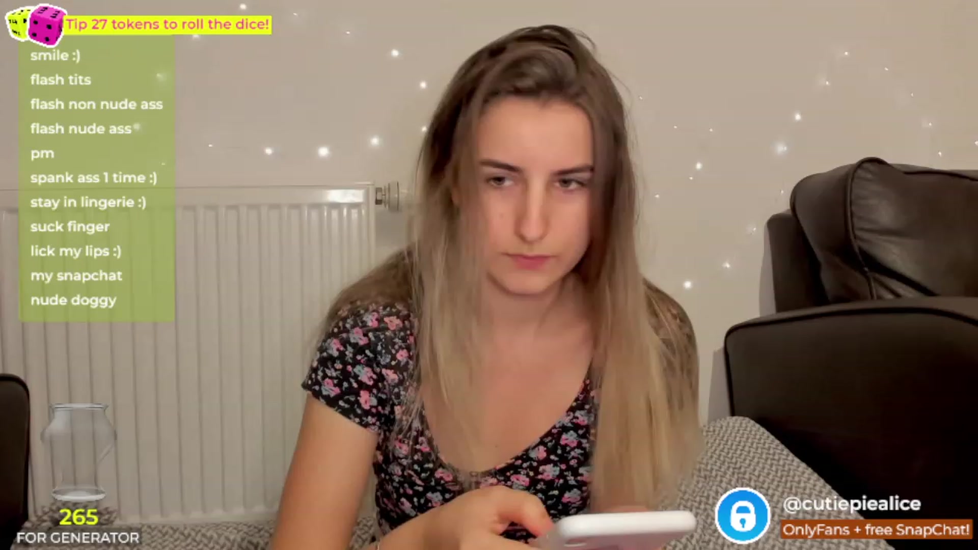 Gallery image thumbnail from TooBoringGirl's myfreecams stream on, 11/19/2022, 18:36 image 8 of 20