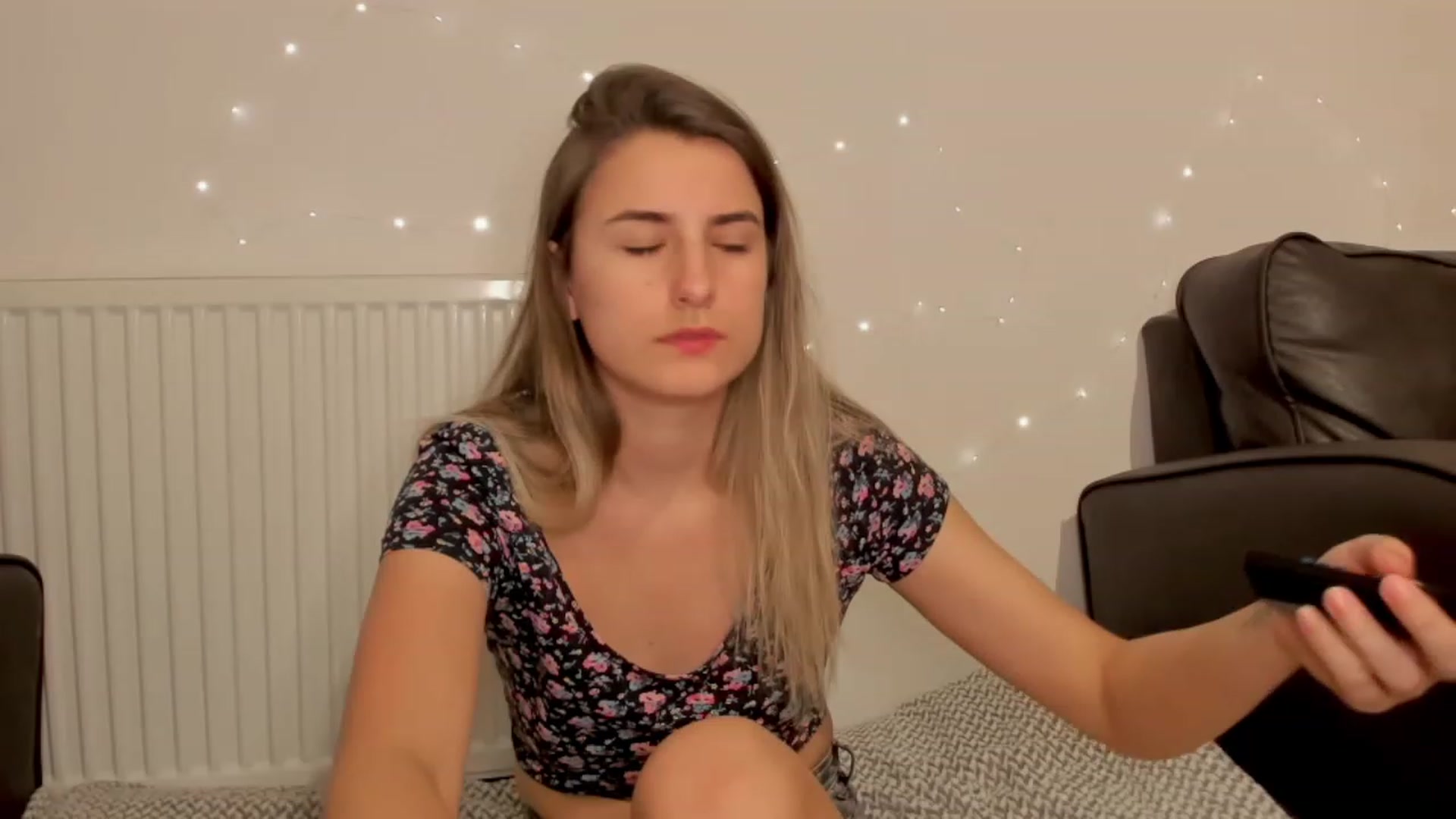 Gallery image thumbnail from TooBoringGirl's myfreecams stream on, 11/19/2022, 19:52 image 8 of 20