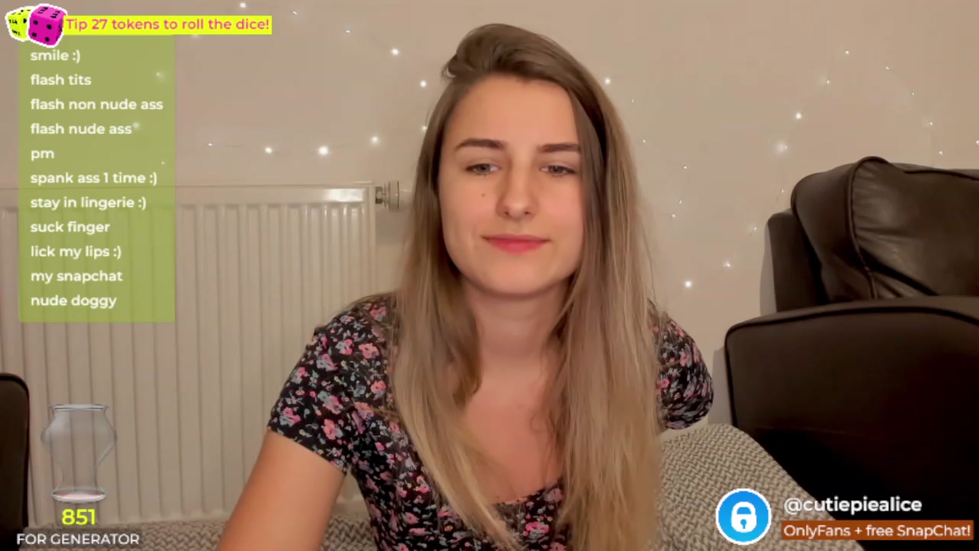 Gallery image thumbnail from TooBoringGirl's myfreecams stream on, 11/19/2022, 19:52 image 3 of 20