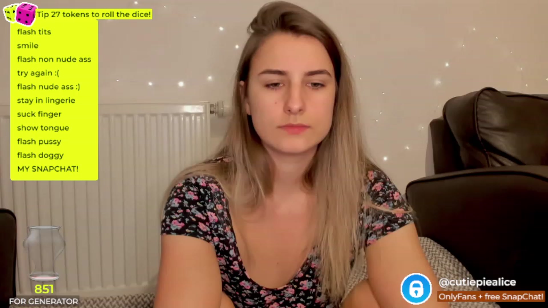 Gallery image thumbnail from TooBoringGirl's myfreecams stream on, 11/19/2022, 19:52 image 15 of 20