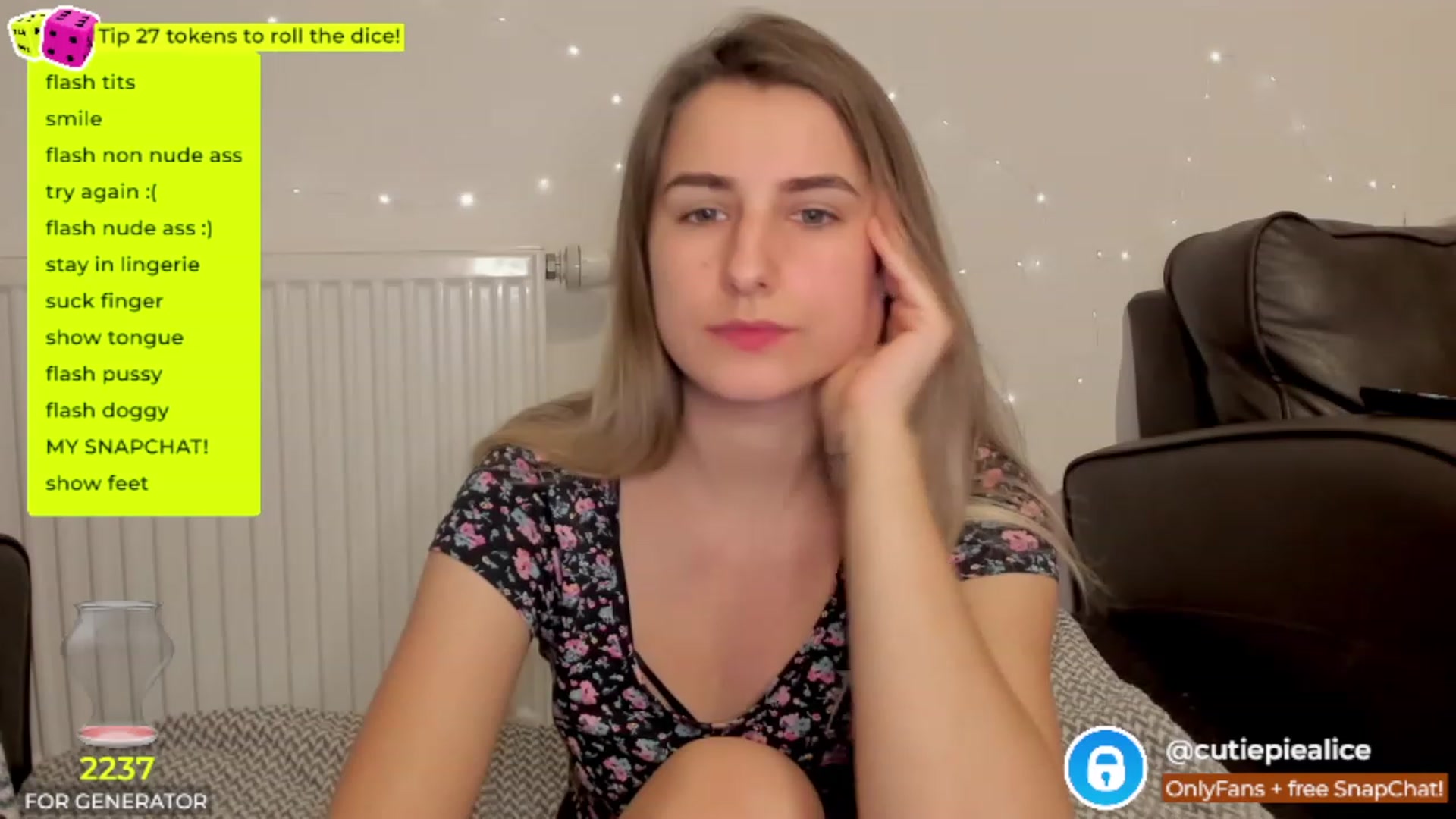 Gallery image thumbnail from TooBoringGirl's myfreecams stream on, 11/22/2022, 21:26 image 19 of 20