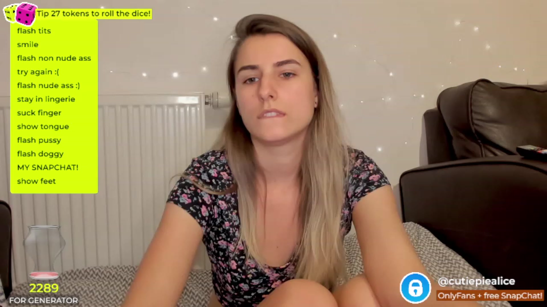 Gallery image thumbnail from TooBoringGirl's myfreecams stream on, 11/22/2022, 21:51 image 8 of 20