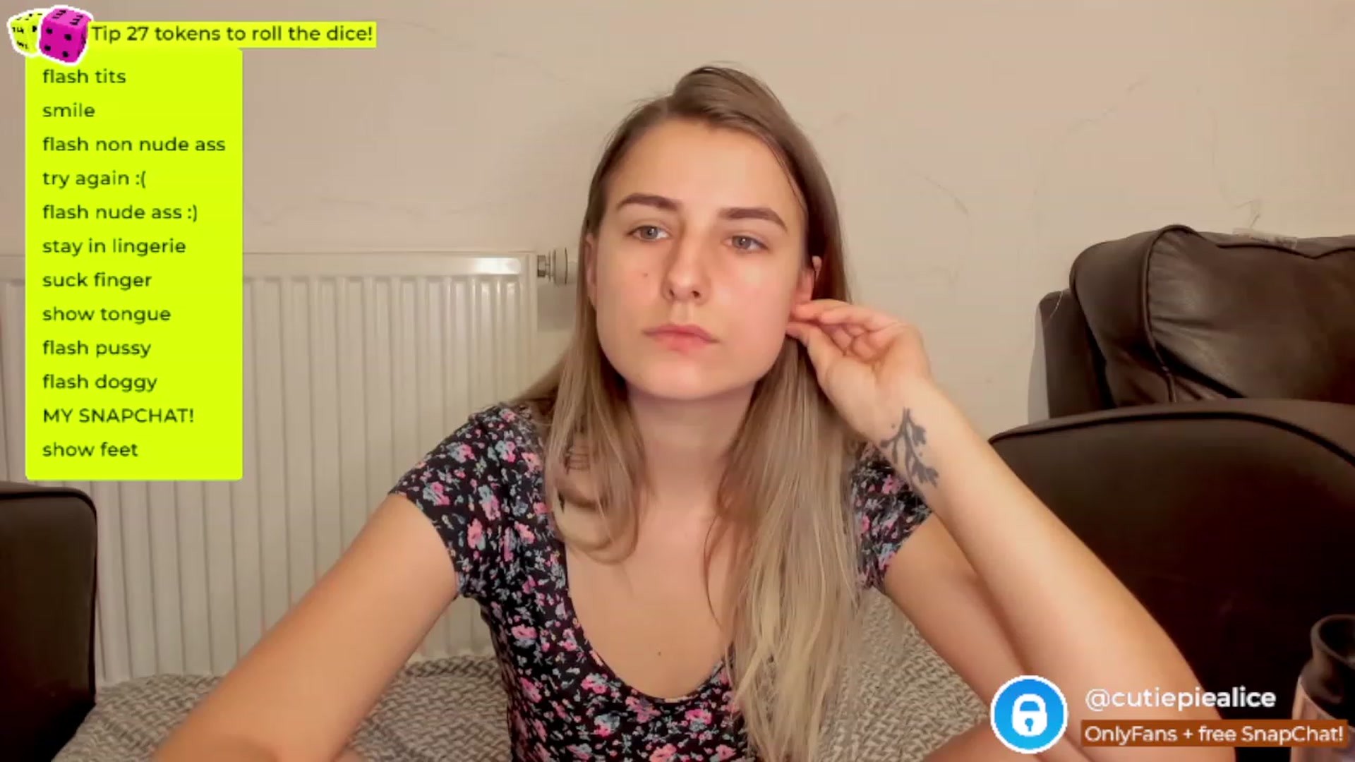 Gallery image thumbnail from TooBoringGirl's myfreecams stream on, 11/29/2022, 18:17 image 8 of 20