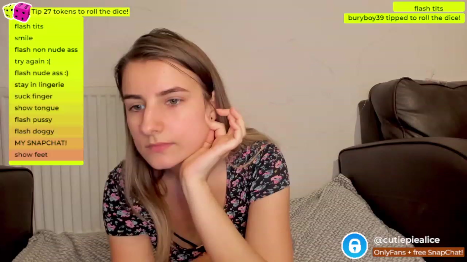 Gallery image thumbnail from TooBoringGirl's myfreecams stream on, 11/29/2022, 18:17 image 18 of 20
