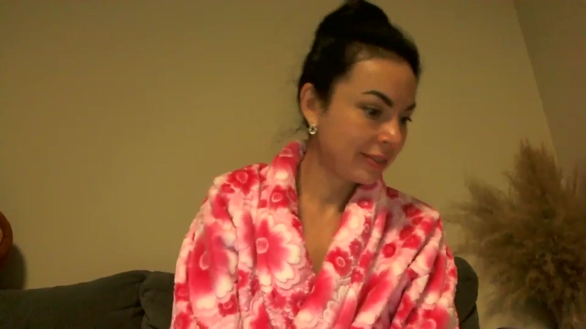 Gallery image thumbnail from TooOld4Sex's myfreecams stream on, 10/18/2024, 04:04 image 14 of 20