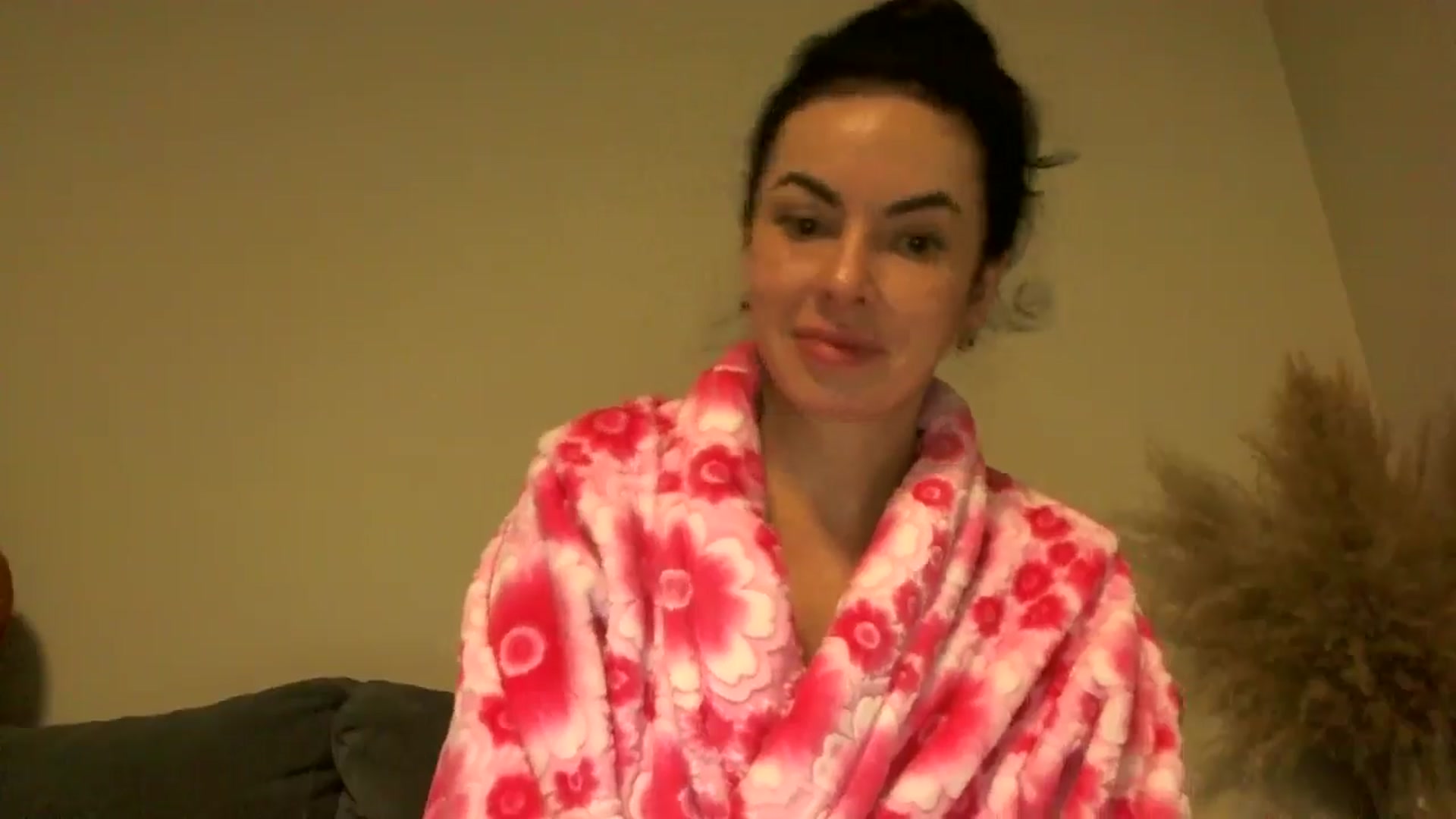 Gallery image thumbnail from TooOld4Sex's myfreecams stream on, 10/18/2024, 04:04 image 13 of 20