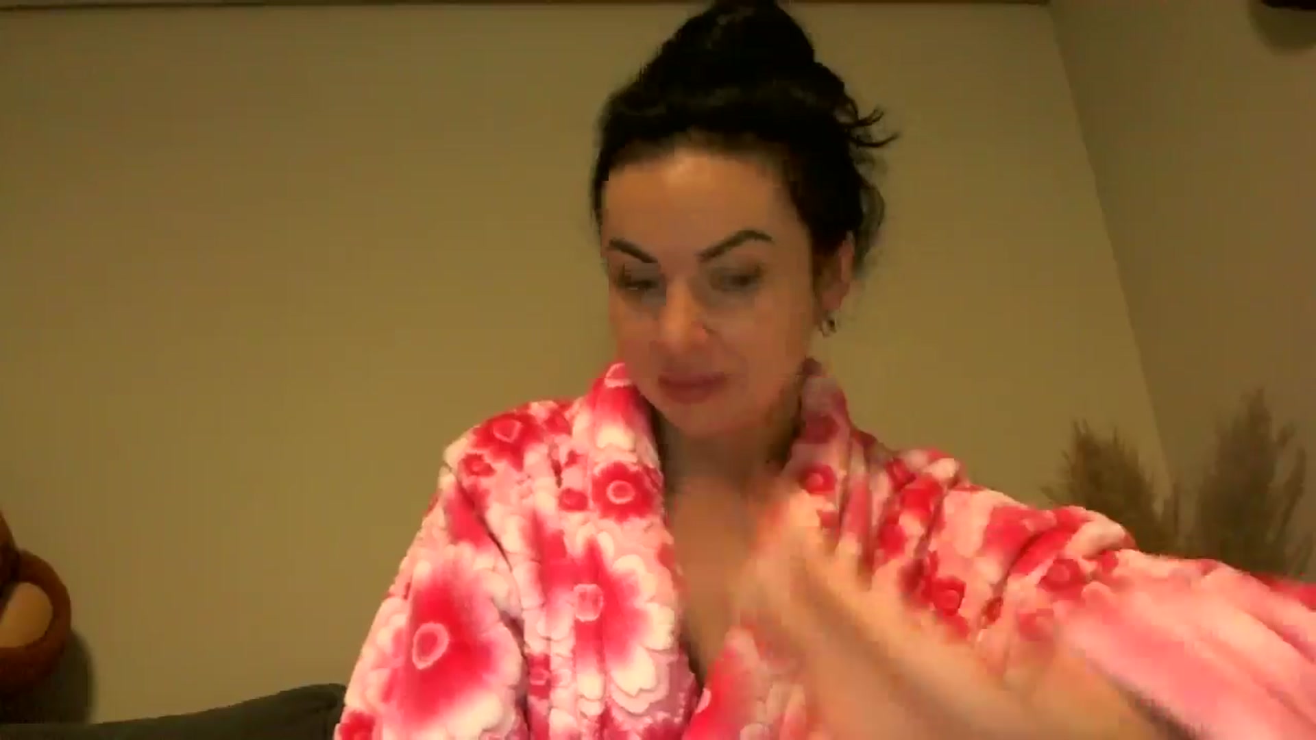 Gallery image thumbnail from TooOld4Sex's myfreecams stream on, 10/18/2024, 04:04 image 5 of 20
