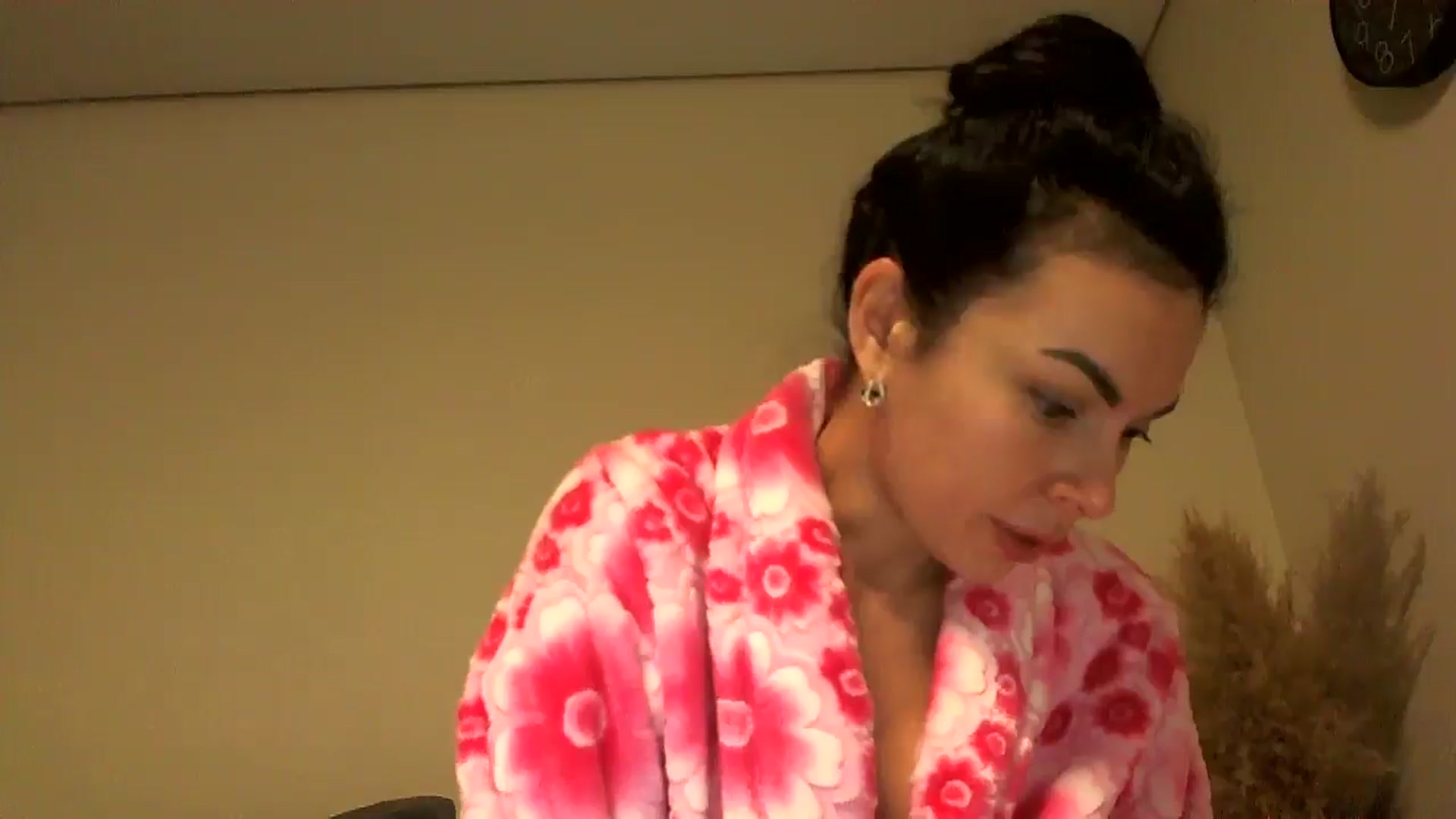 Gallery image thumbnail from TooOld4Sex's myfreecams stream on, 10/20/2024, 05:11 image 10 of 20