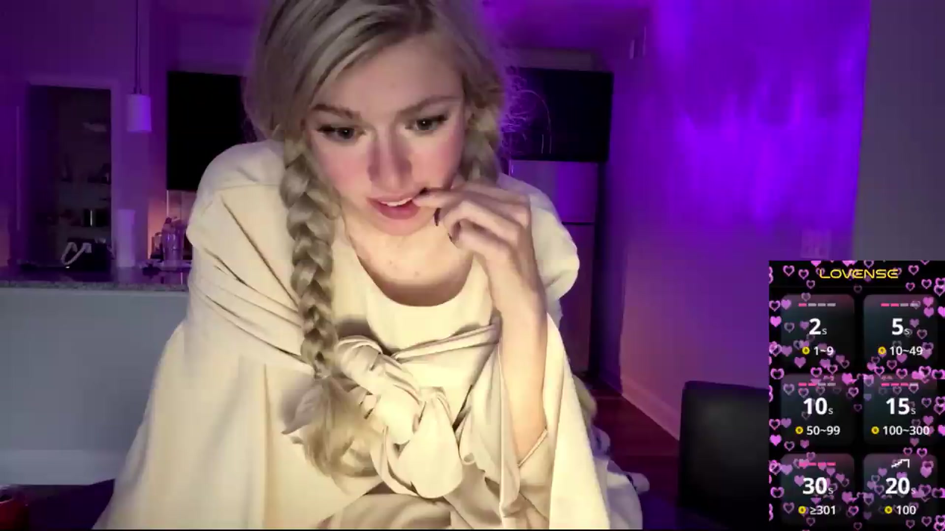 Gallery image thumbnail from TopGspot's myfreecams stream on, 08/11/2026, 11:08 image 4 of 20