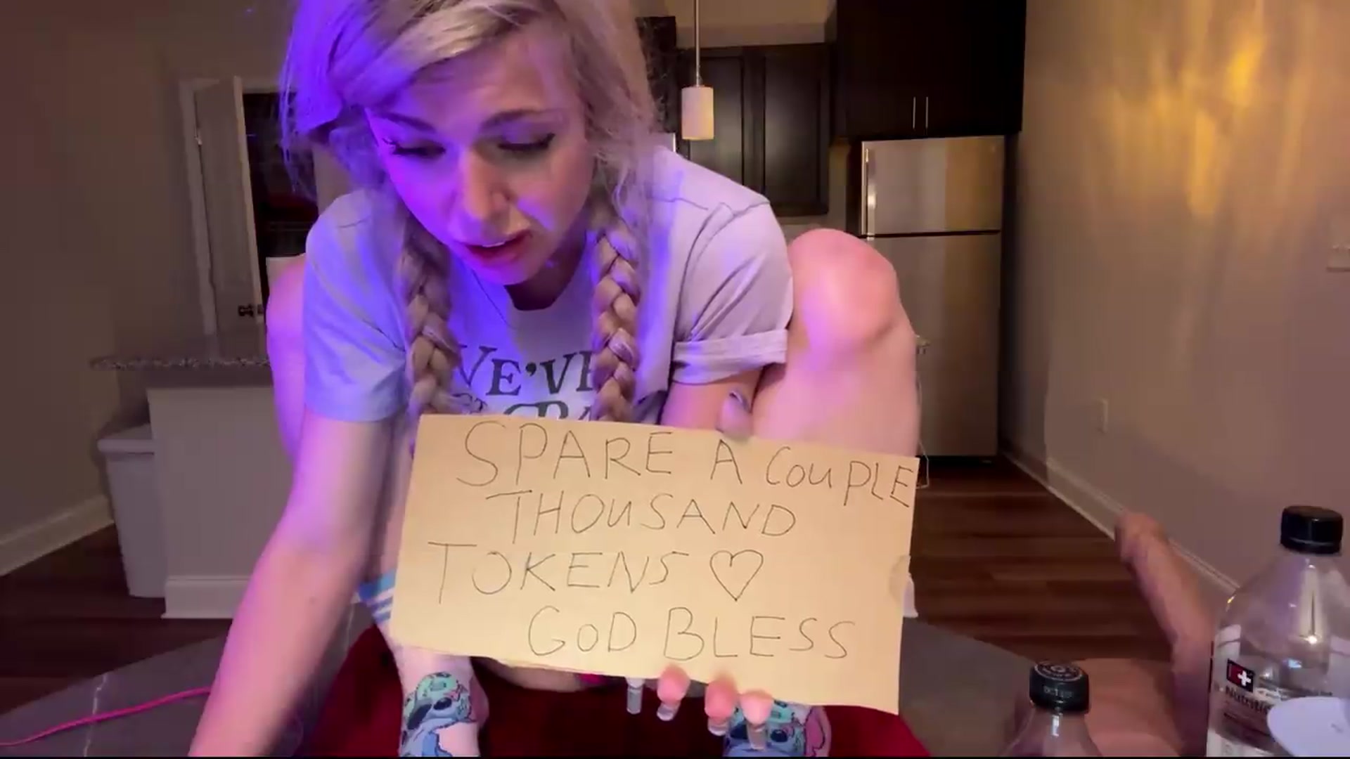 Gallery image thumbnail from TopGspot's myfreecams stream on, 08/31/2026, 24:23 image 16 of 20
