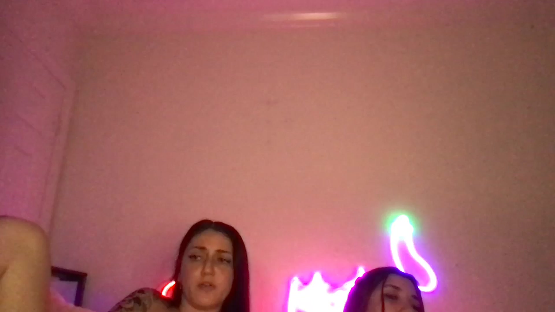 Gallery image thumbnail from ToriMcQueen's myfreecams stream on, 04/25/2026, 02:23 image 15 of 20