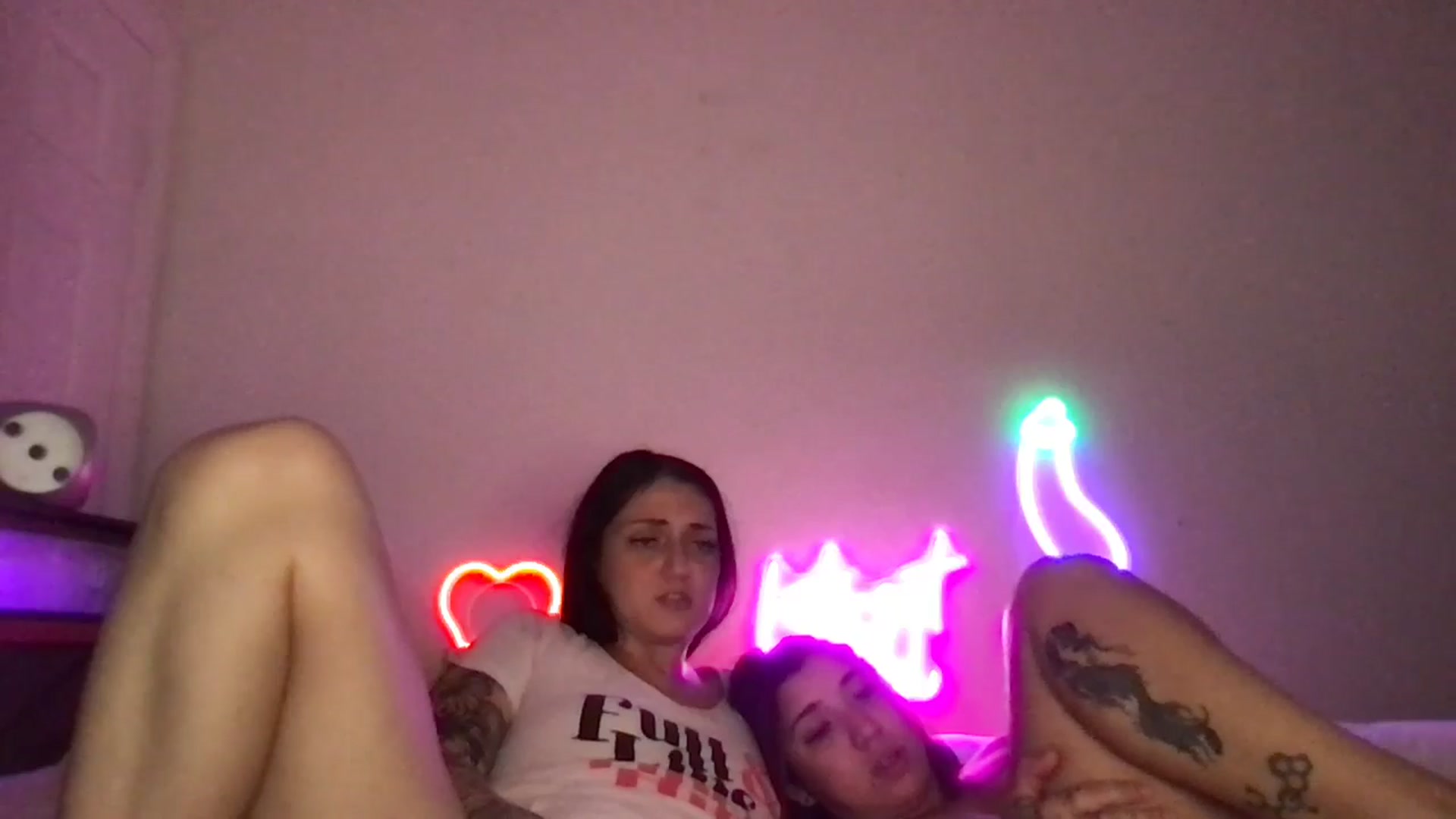 Gallery image thumbnail from ToriMcQueen's myfreecams stream on, 04/25/2026, 03:36 image 5 of 20
