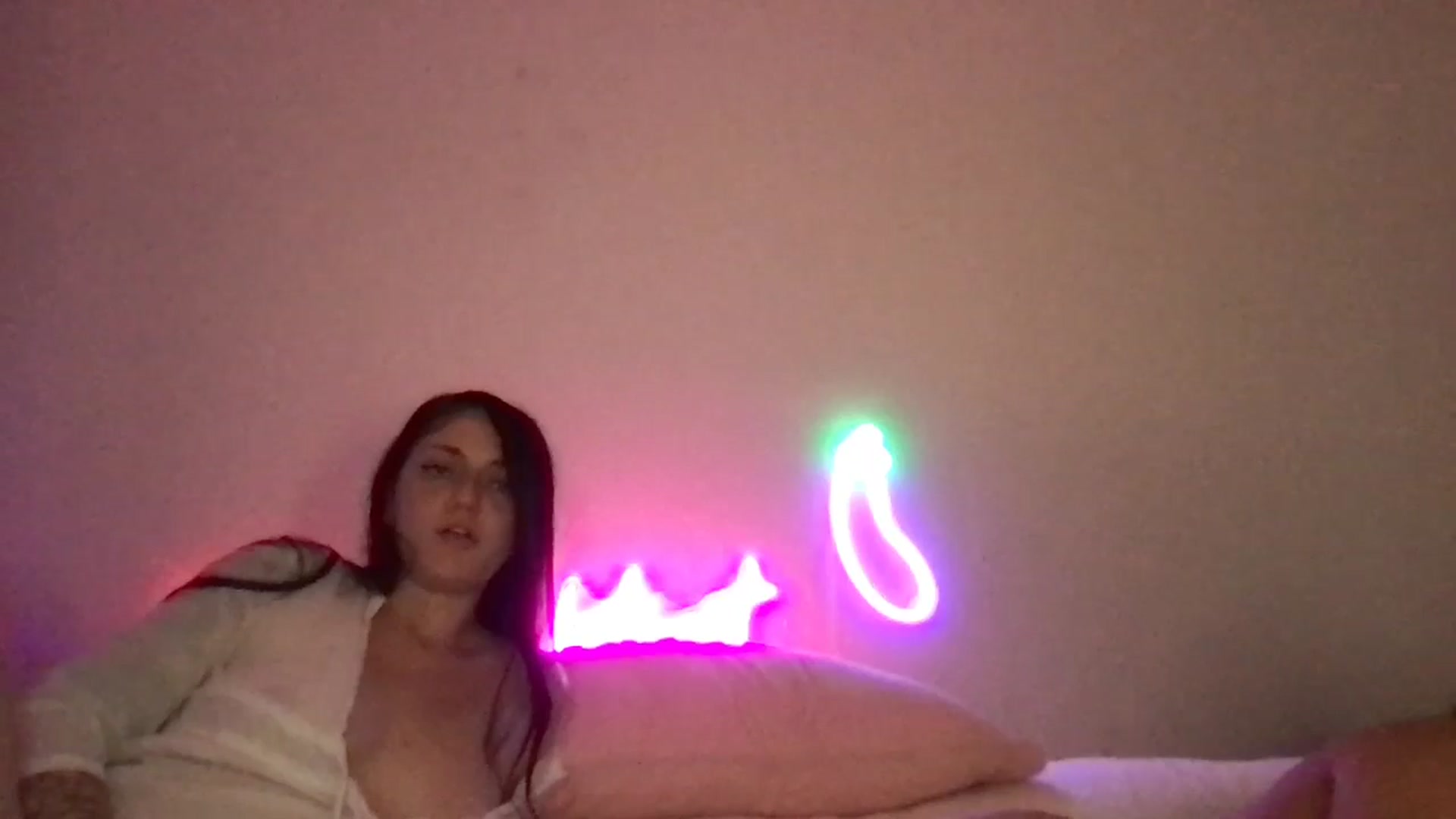 Gallery image thumbnail from ToriMcQueen's myfreecams stream on, 04/26/2026, 16:10 image 6 of 20