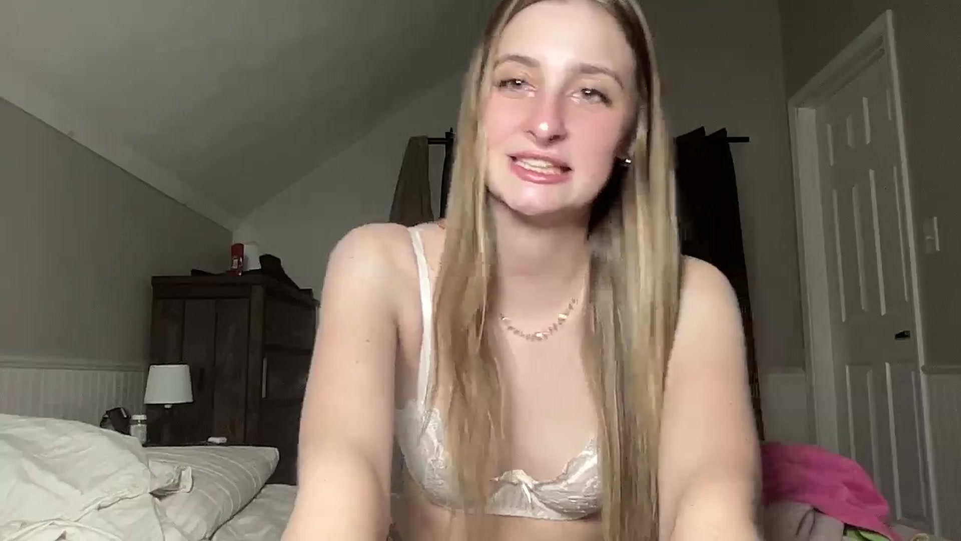 Gallery image thumbnail from Torisweetxo's myfreecams stream on, 06/17/2024, 03:40 image 12 of 20