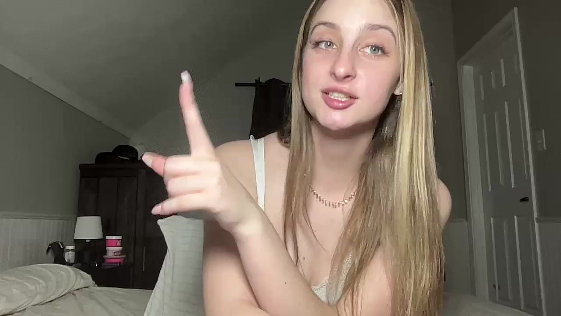 Gallery image thumbnail from Torisweetxo's myfreecams stream on, 06/19/2024, 03:55 image 3 of 20