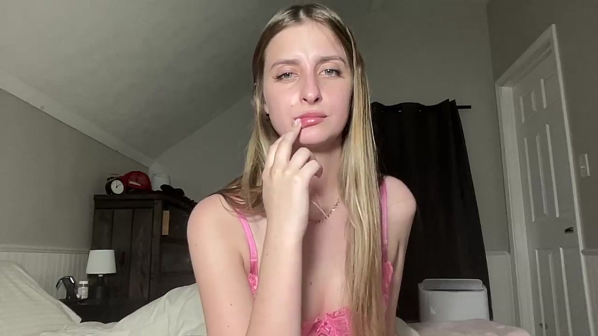 Gallery image thumbnail from Torisweetxo's myfreecams stream on, 06/24/2024, 05:18 image 16 of 20