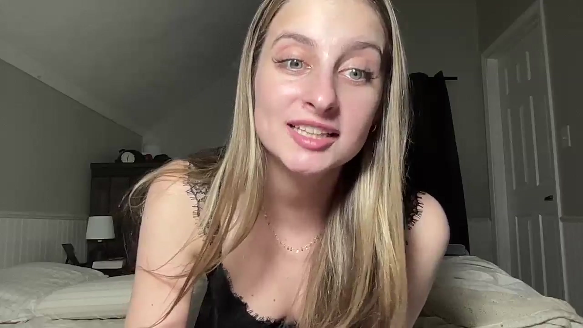 Gallery image thumbnail from Torisweetxo's myfreecams stream on, 06/26/2024, 05:43 image 16 of 20