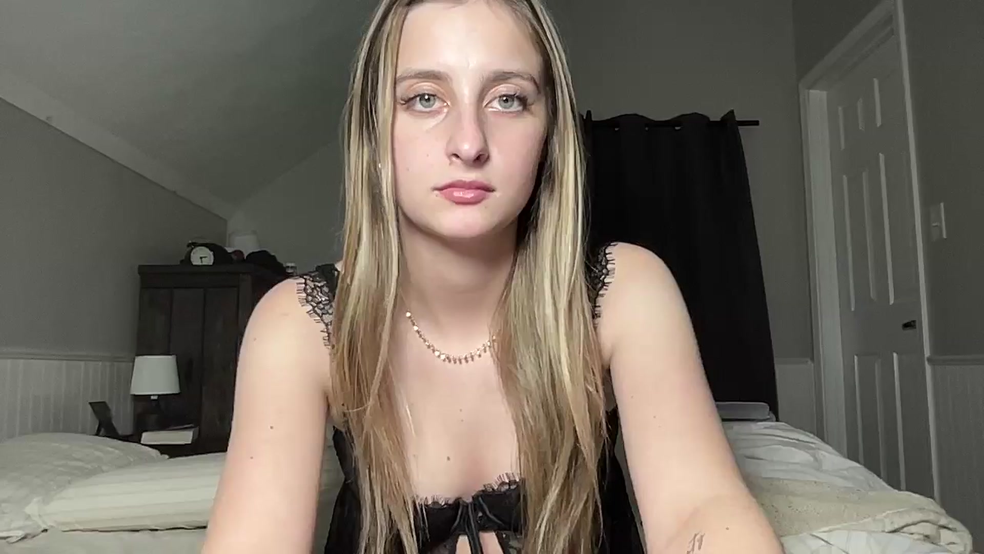 Gallery image thumbnail from Torisweetxo's myfreecams stream on, 06/26/2024, 07:42 image 17 of 20