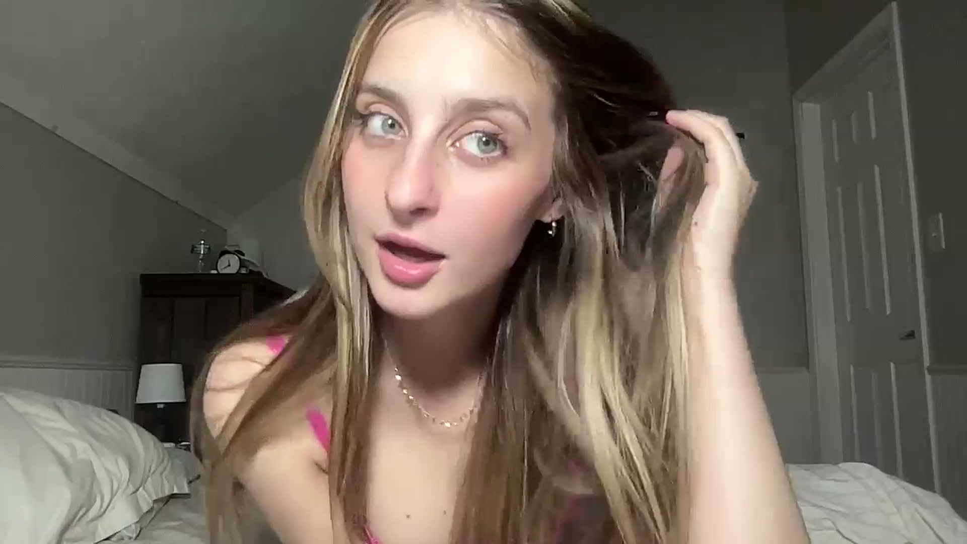 Gallery image thumbnail from Torisweetxo's myfreecams stream on, 07/19/2024, 05:00 image 18 of 20