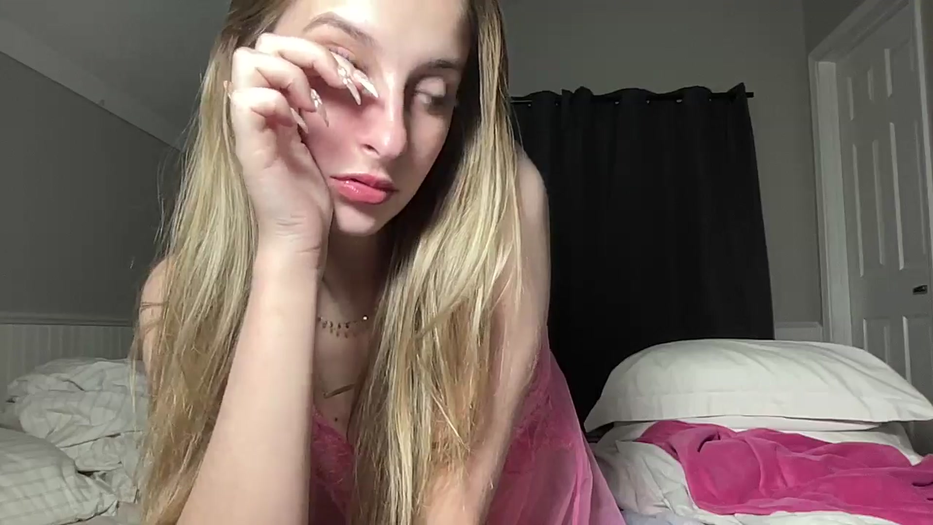 Gallery image thumbnail from Torisweetxo's myfreecams stream on, 08/21/2024, 02:10 image 12 of 20