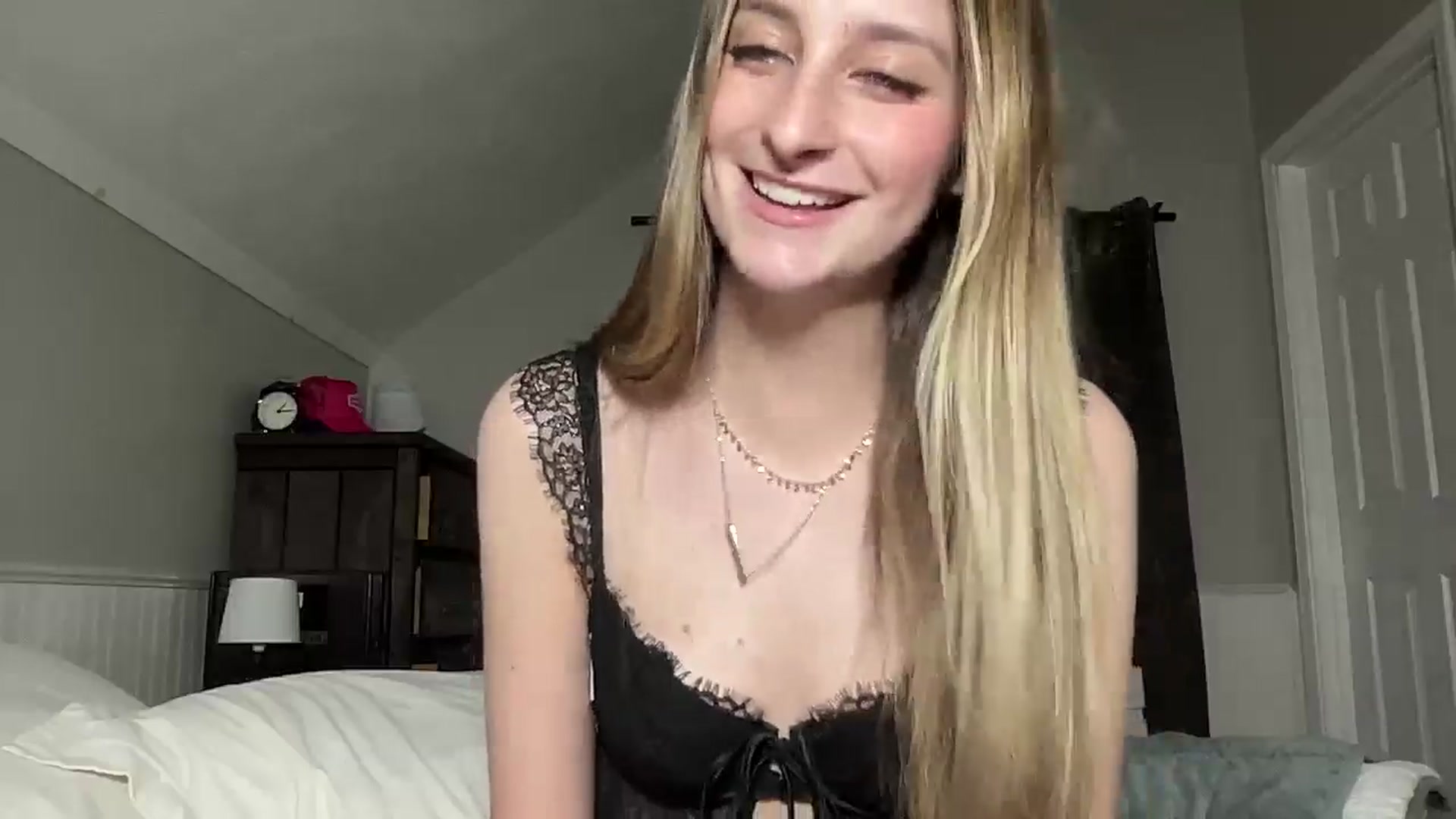 Gallery image thumbnail from Torisweetxo's myfreecams stream on, 08/23/2024, 06:29 image 11 of 20