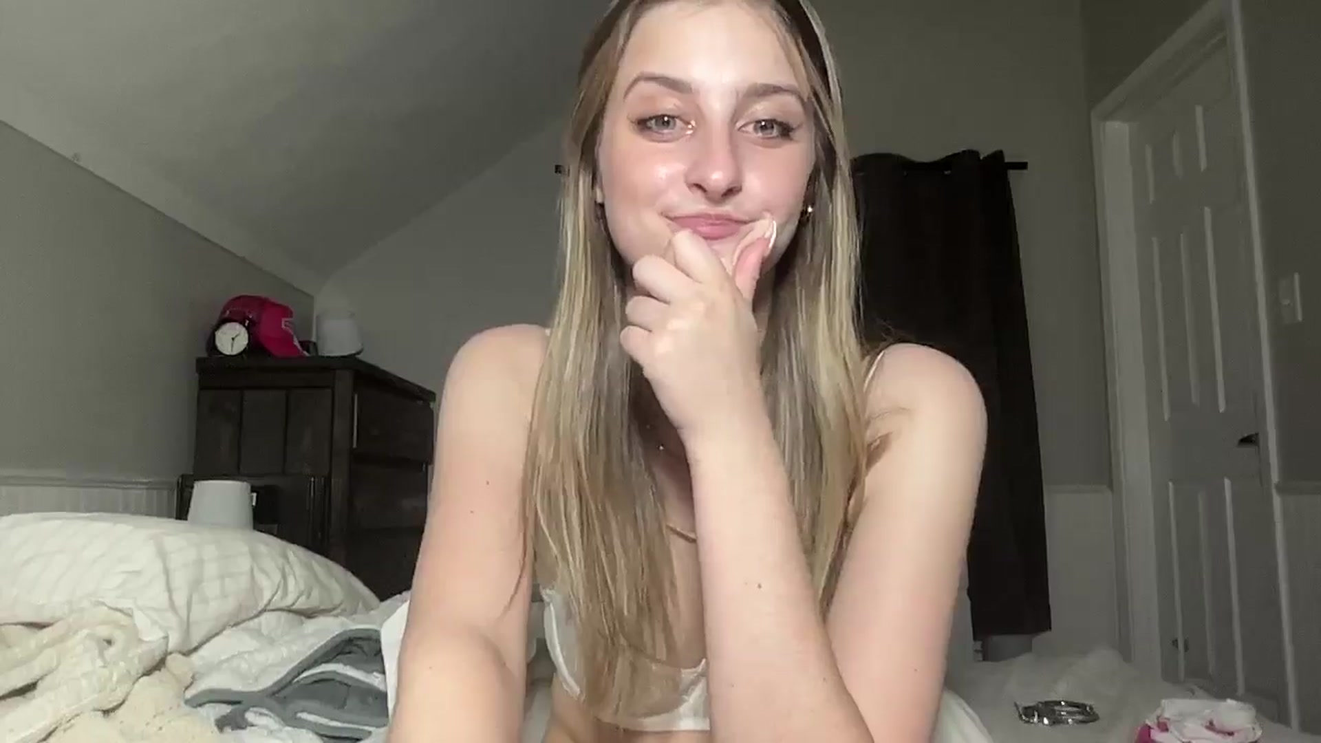 Gallery image thumbnail from Torisweetxo's myfreecams stream on, 08/29/2024, 06:42 image 15 of 20