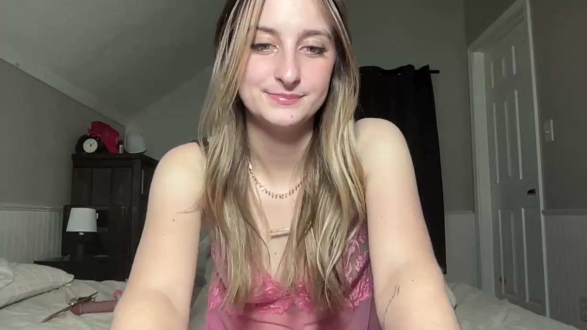 Gallery image thumbnail from Torisweetxo's myfreecams stream on, 09/04/2024, 04:35 image 10 of 20