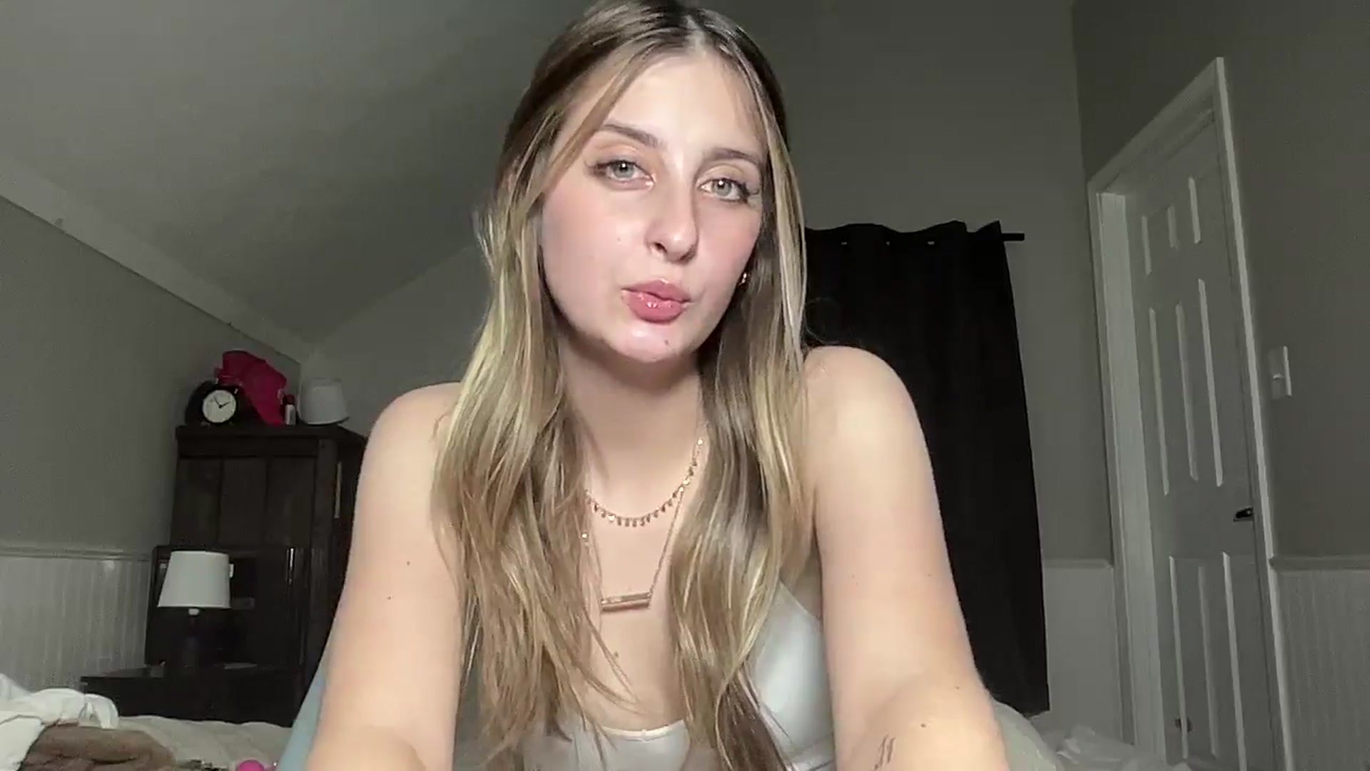 Gallery image thumbnail from Torisweetxo's myfreecams stream on, 09/04/2024, 07:18 image 4 of 20