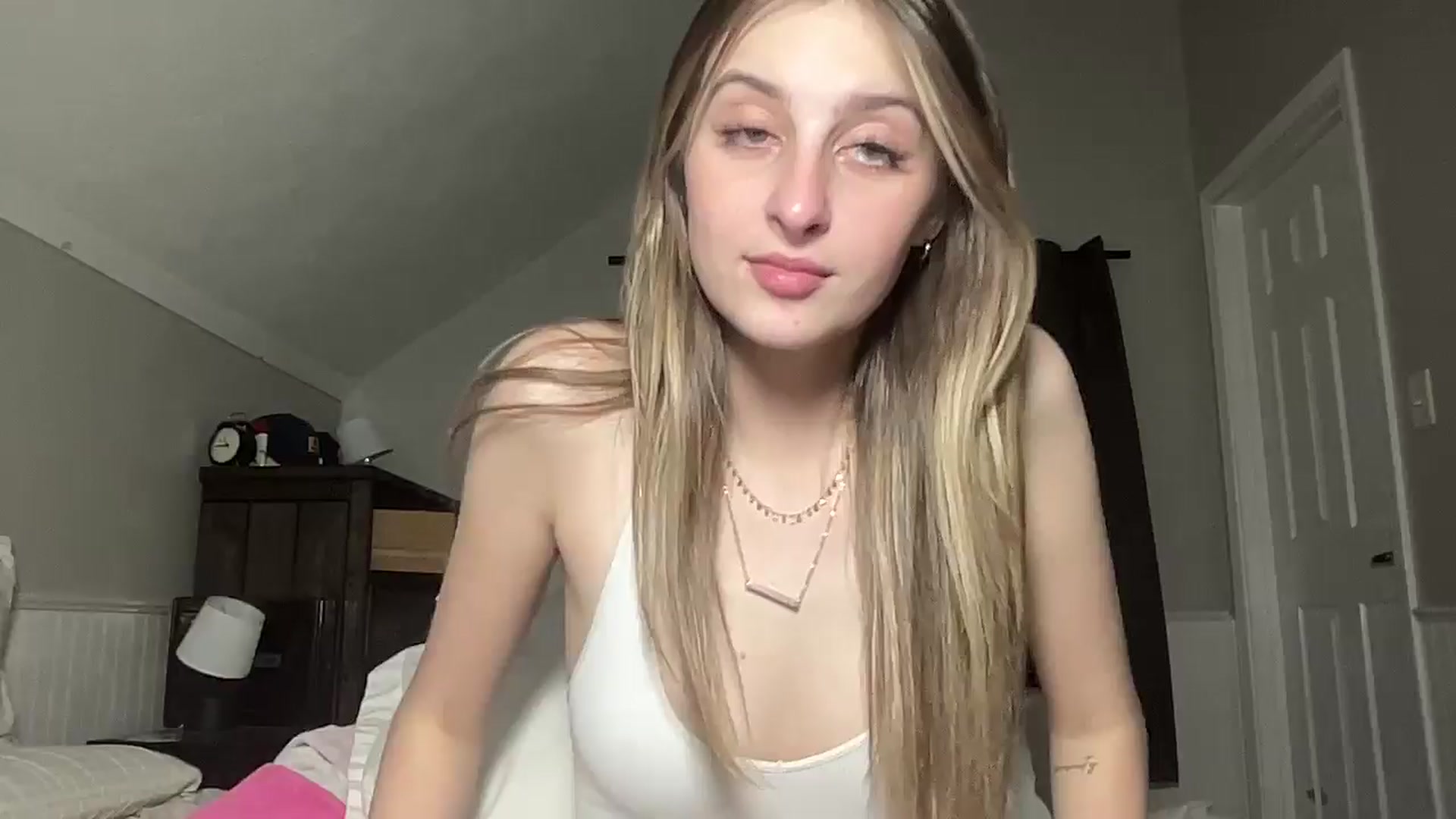 Gallery image thumbnail from Torisweetxo's myfreecams stream on, 09/09/2024, 04:30 image 1 of 20