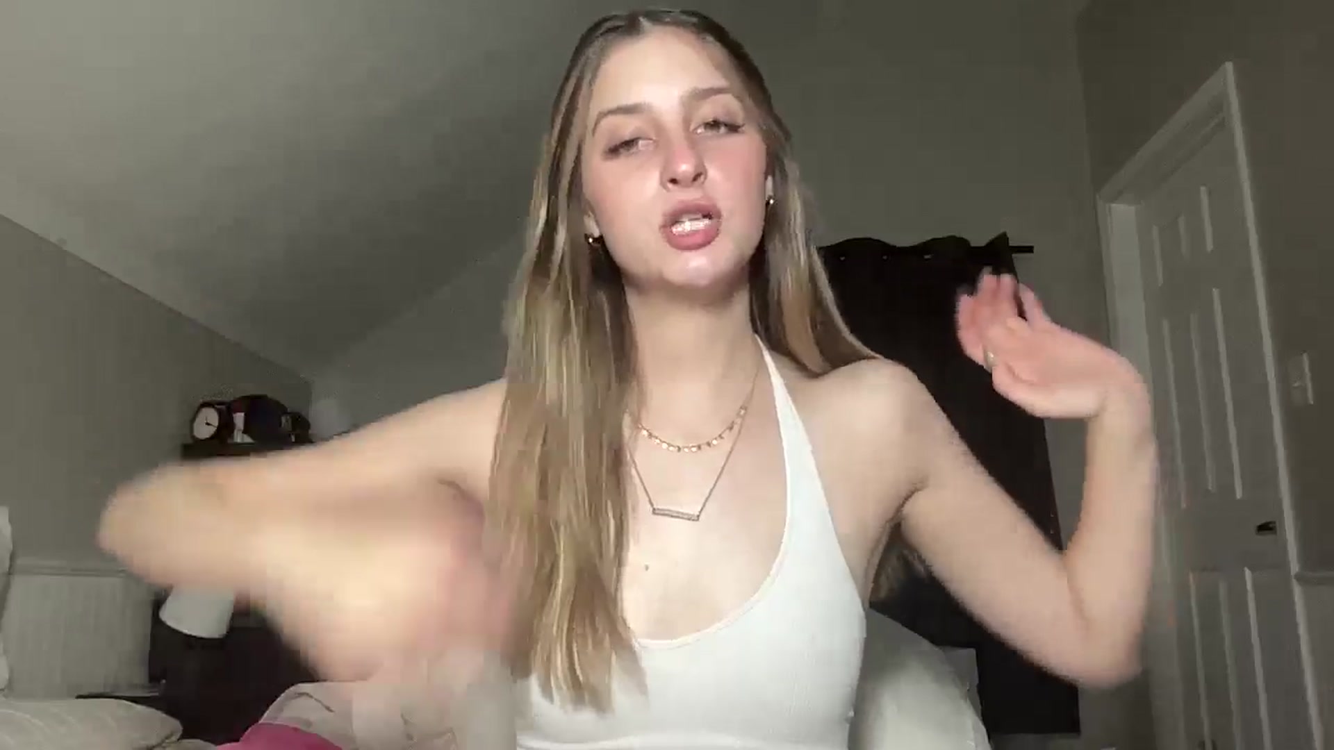 Gallery image thumbnail from Torisweetxo's myfreecams stream on, 09/09/2024, 04:30 image 19 of 20
