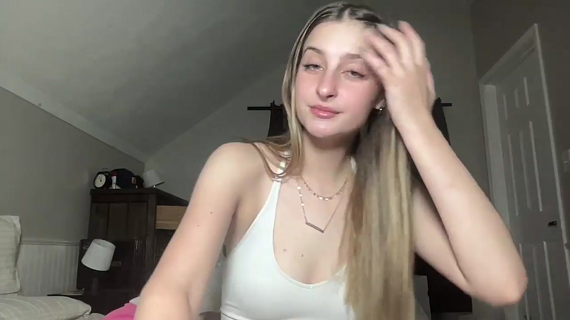 Gallery image thumbnail from Torisweetxo's myfreecams stream on, 09/09/2024, 05:05 image 16 of 20