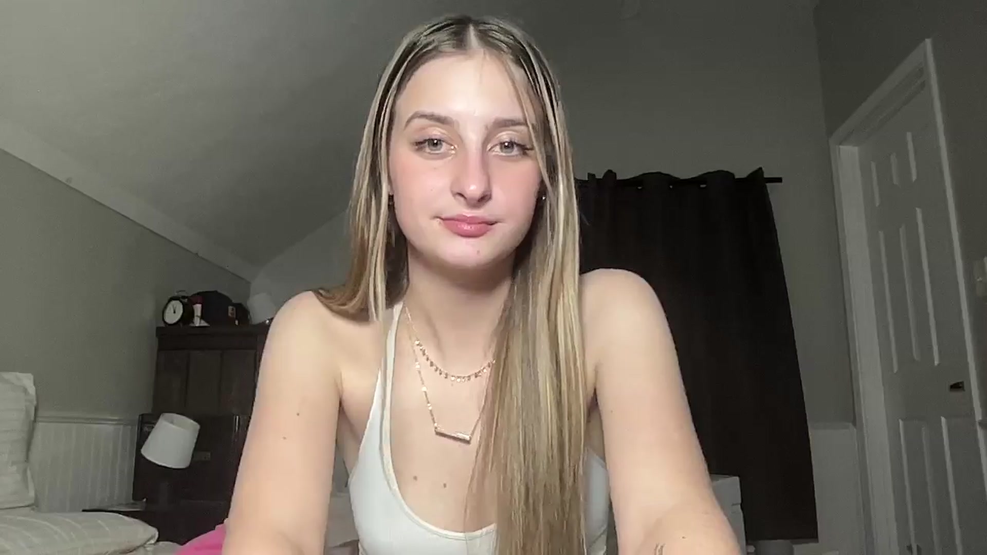 Gallery image thumbnail from Torisweetxo's myfreecams stream on, 09/09/2024, 05:05 image 19 of 20