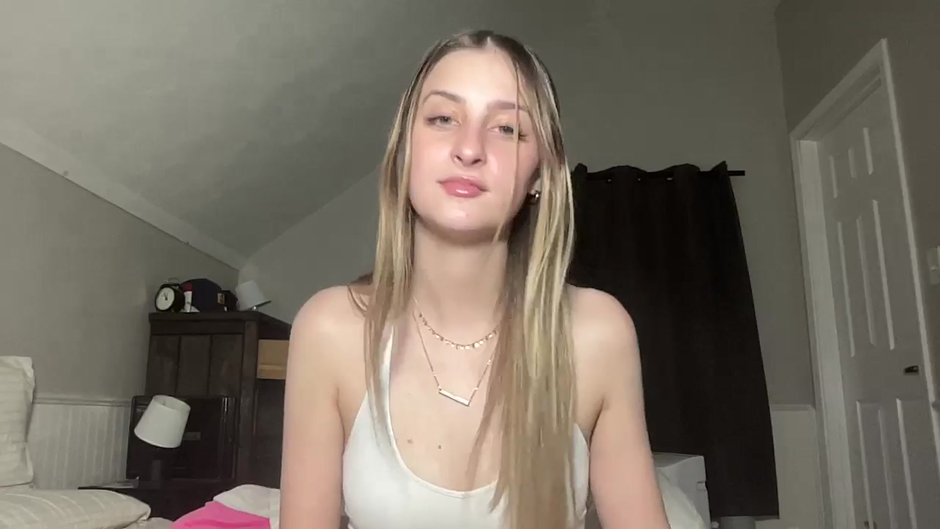 Gallery image thumbnail from Torisweetxo's myfreecams stream on, 09/09/2024, 05:05 image 17 of 20