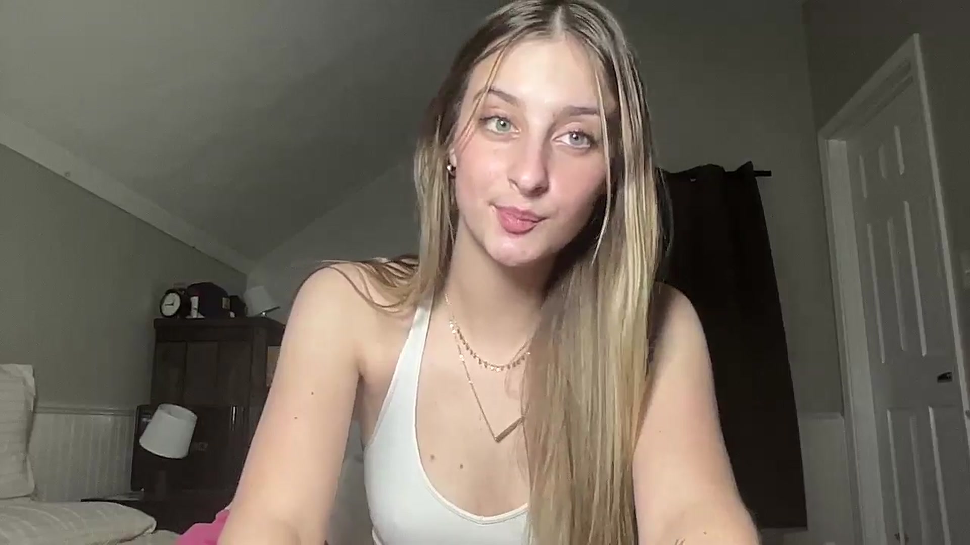 Gallery image thumbnail from Torisweetxo's myfreecams stream on, 09/09/2024, 05:56 image 19 of 20