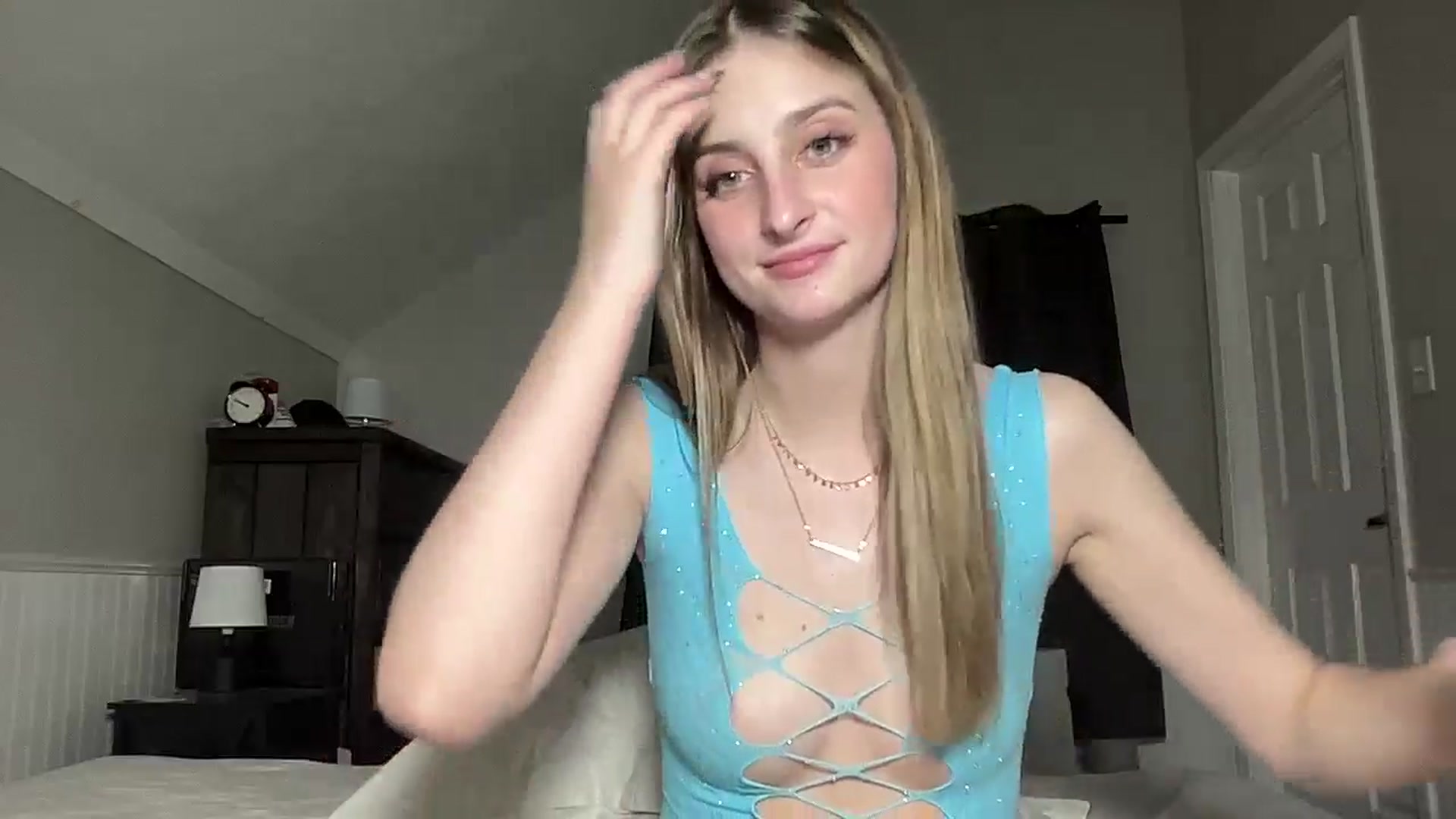 Gallery image thumbnail from Torisweetxo's myfreecams stream on, 09/12/2024, 03:04 image 10 of 20