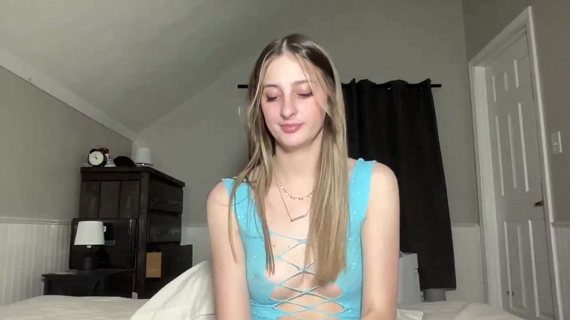 Gallery image thumbnail from Torisweetxo's myfreecams stream on, 09/12/2024, 03:04 image 20 of 20