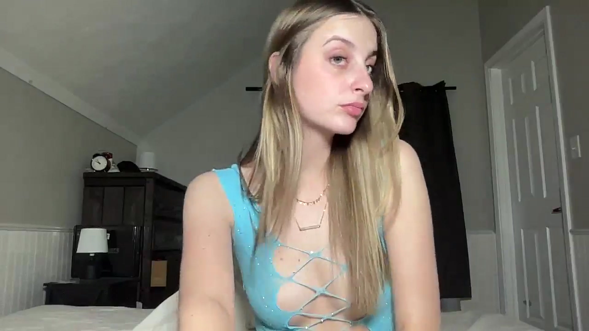 Gallery image thumbnail from Torisweetxo's myfreecams stream on, 09/12/2024, 03:04 image 16 of 20