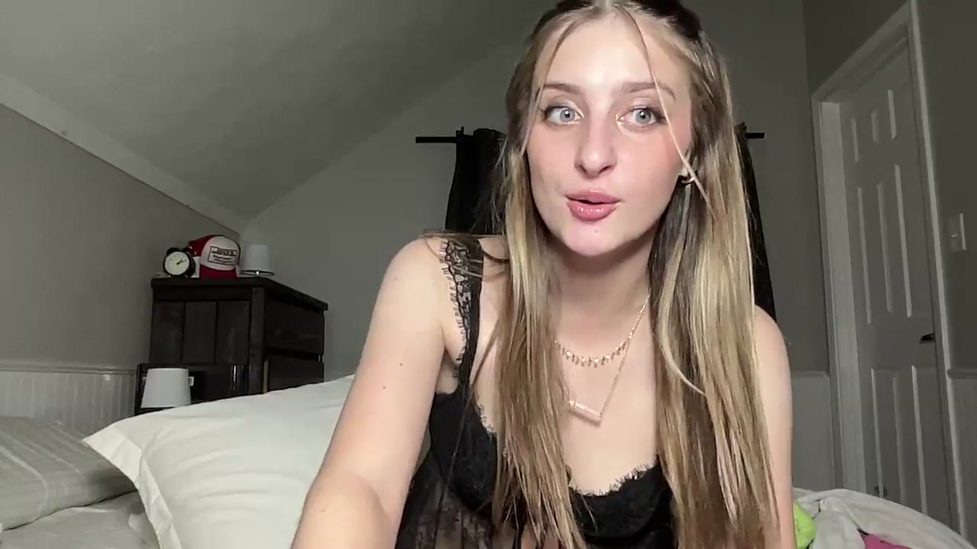 Gallery image thumbnail from Torisweetxo's myfreecams stream on, 09/14/2024, 06:28 image 8 of 20