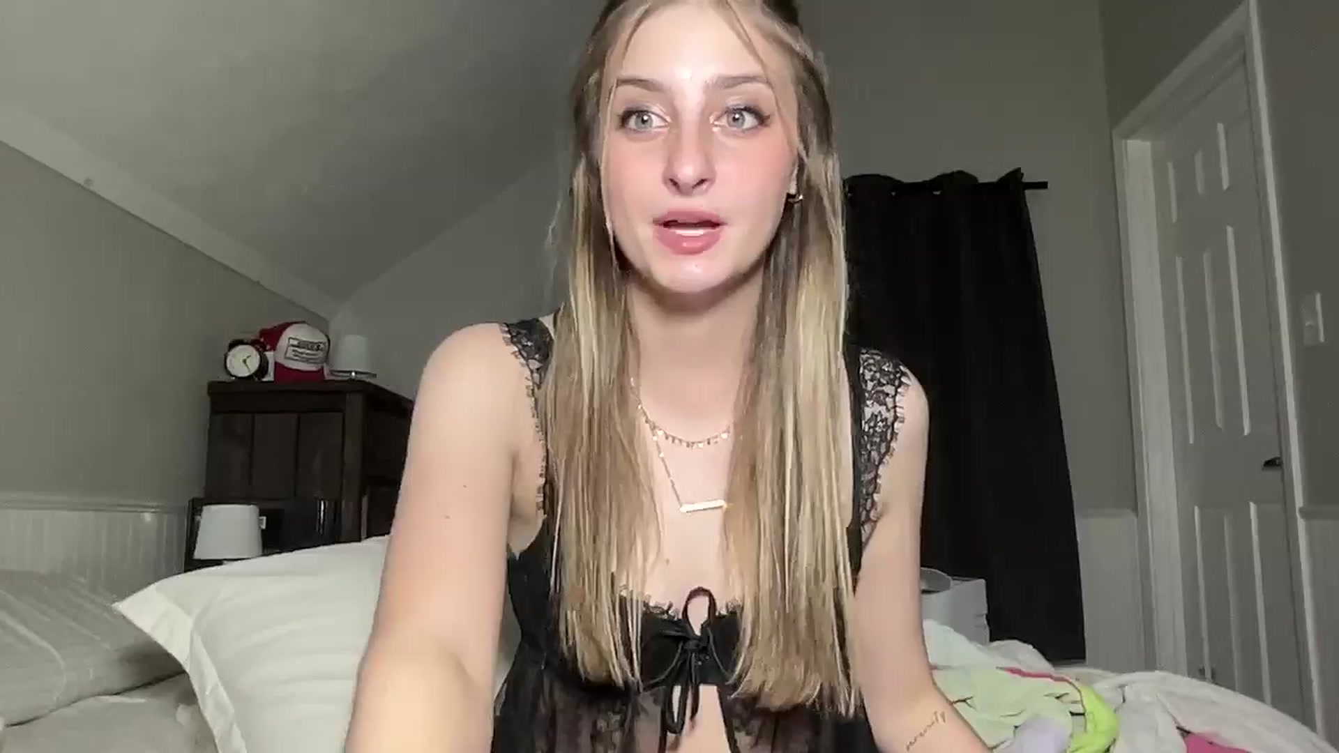 Gallery image thumbnail from Torisweetxo's myfreecams stream on, 09/14/2024, 06:49 image 2 of 20