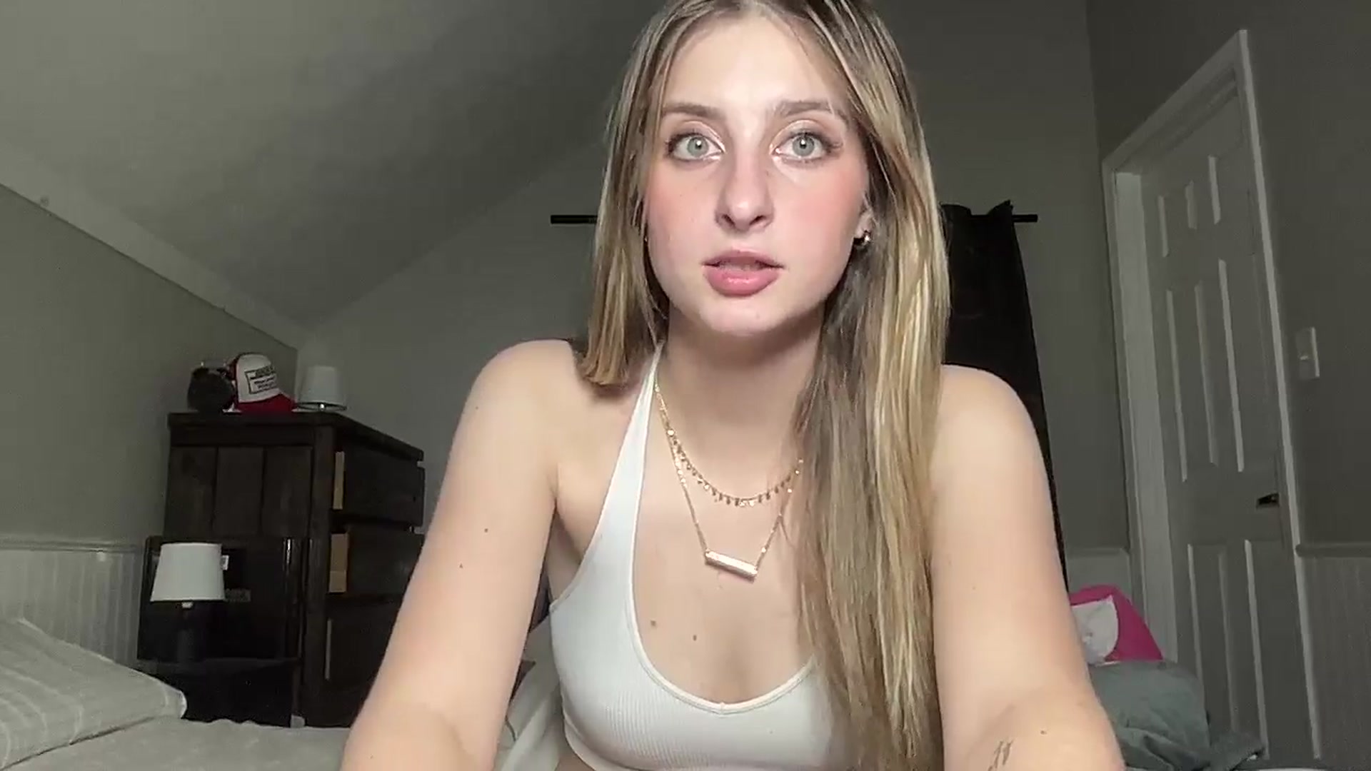 Gallery image thumbnail from Torisweetxo's myfreecams stream on, 09/15/2024, 04:55 image 10 of 20