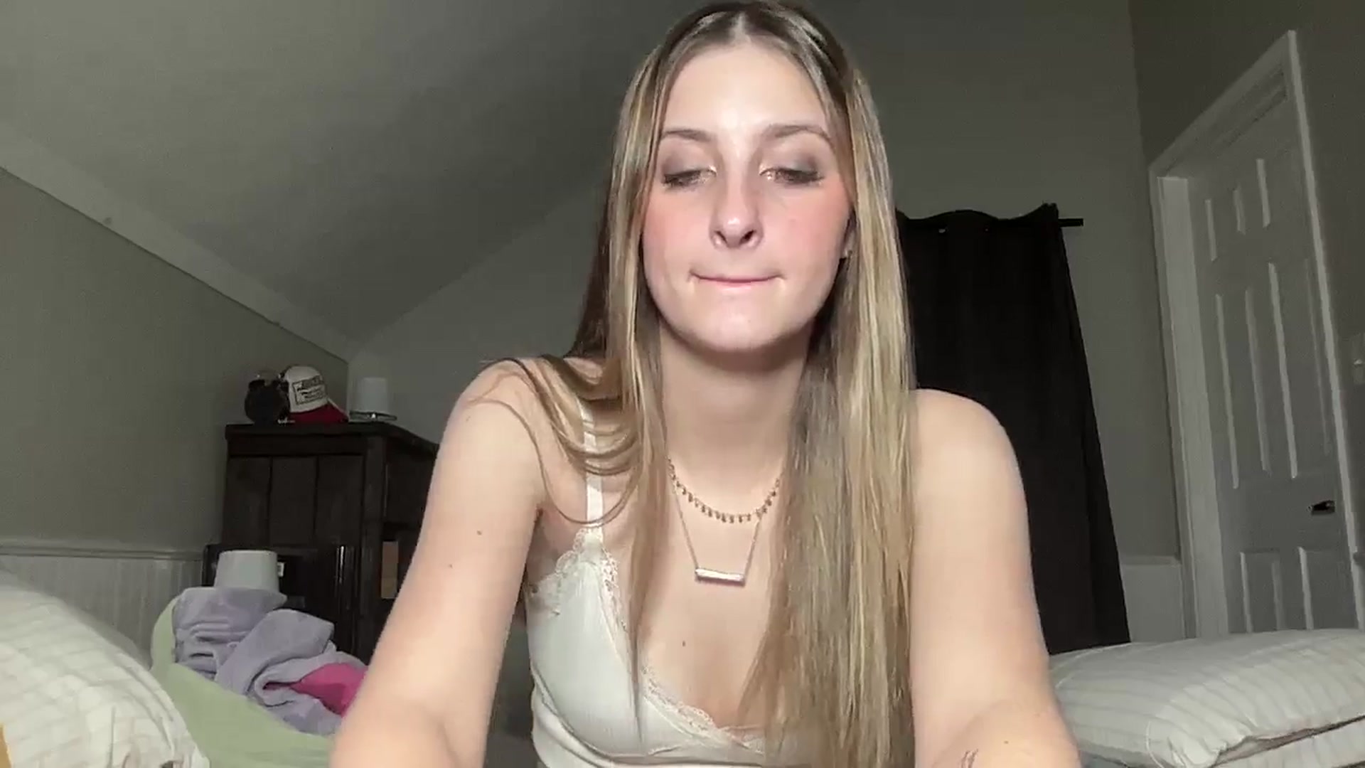 Gallery image thumbnail from Torisweetxo's myfreecams stream on, 09/16/2024, 04:22 image 8 of 20