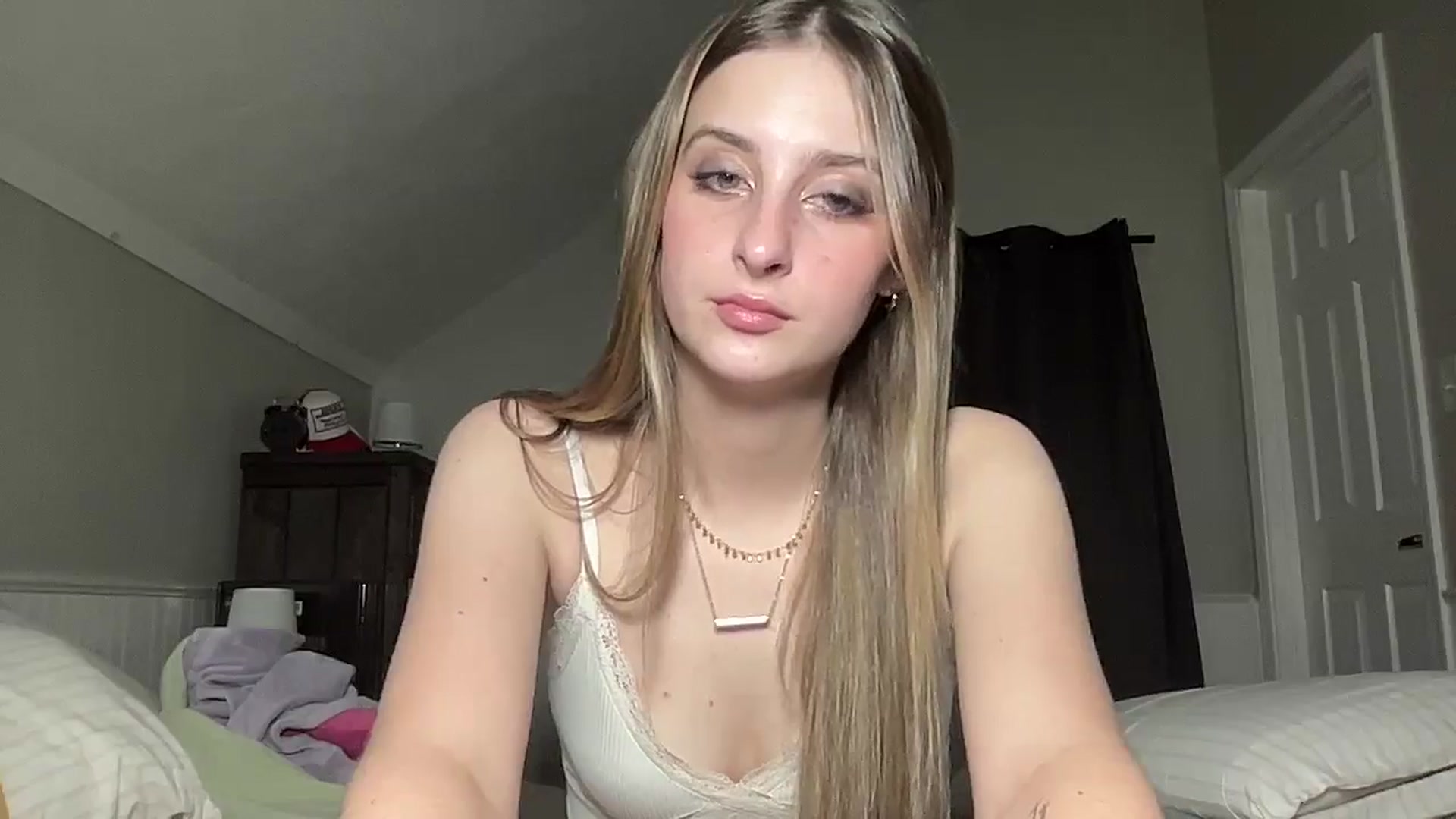Gallery image thumbnail from Torisweetxo's myfreecams stream on, 09/16/2024, 04:22 image 18 of 20