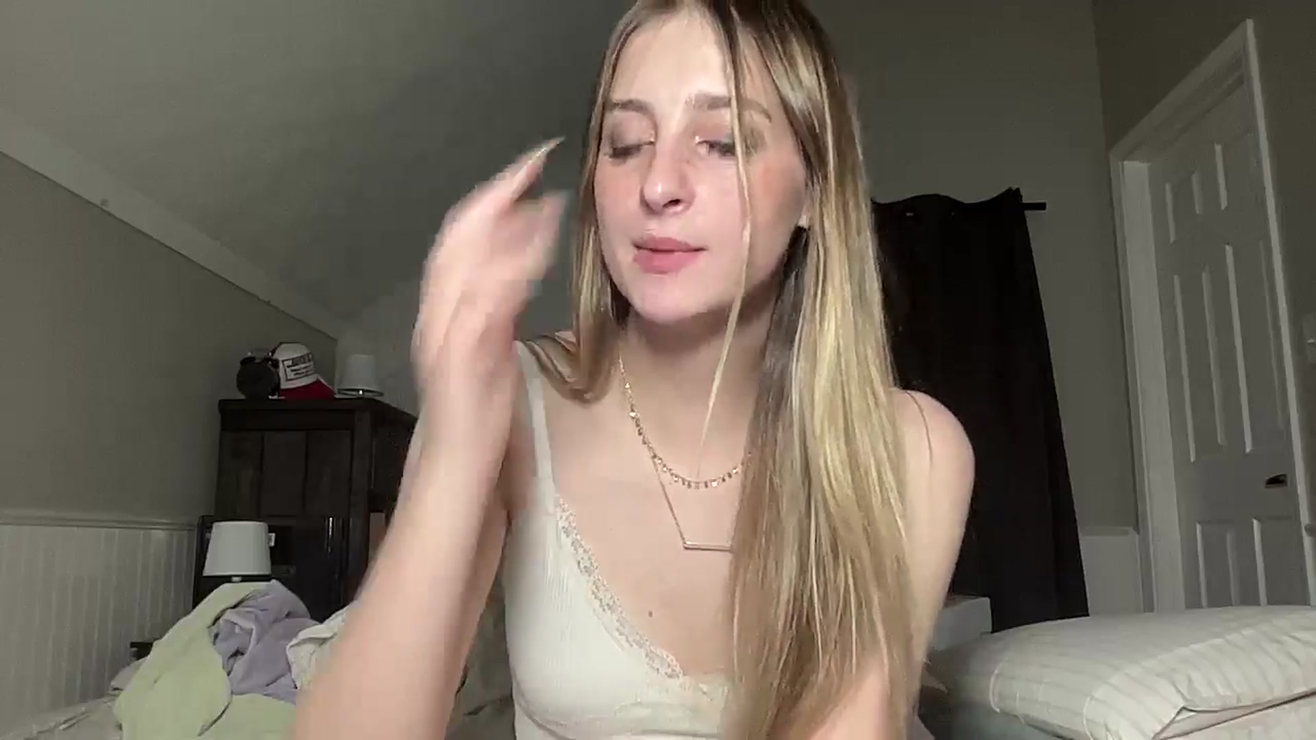 Gallery image thumbnail from Torisweetxo's myfreecams stream on, 09/16/2024, 06:19 image 2 of 20